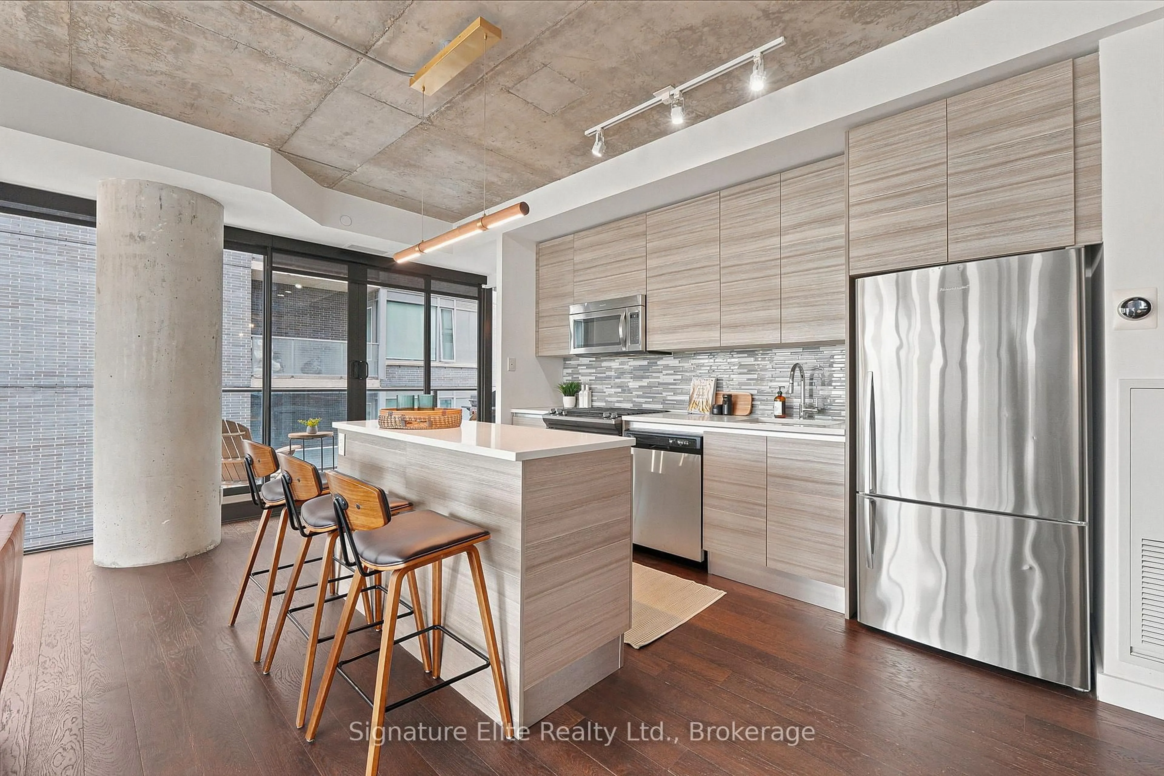 Open concept kitchen, unknown for 111 Bathurst St #1316, Toronto Ontario M5V 0M9