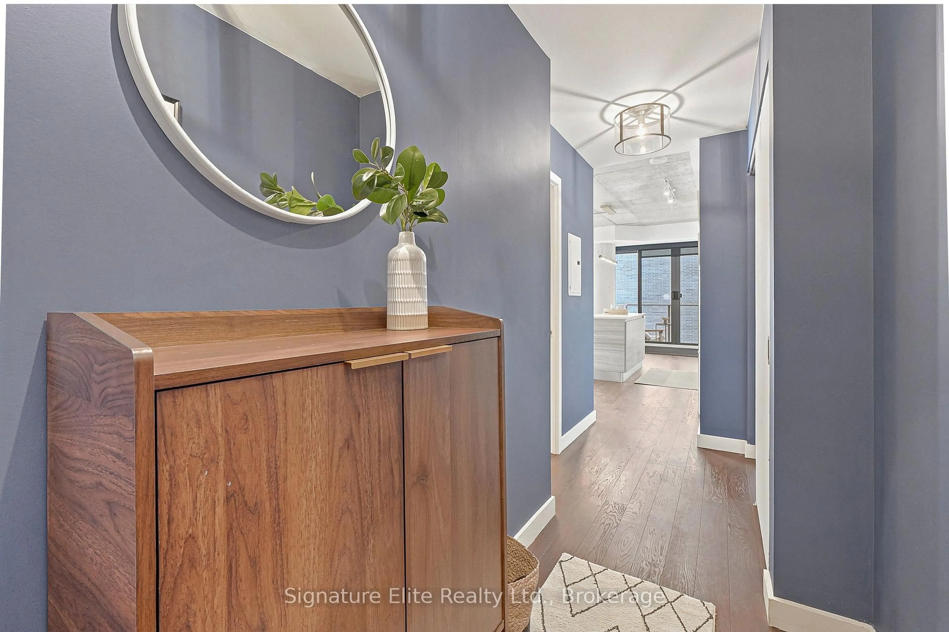 Indoor entryway for 111 Bathurst St #1316, Toronto Ontario M5V 0M9