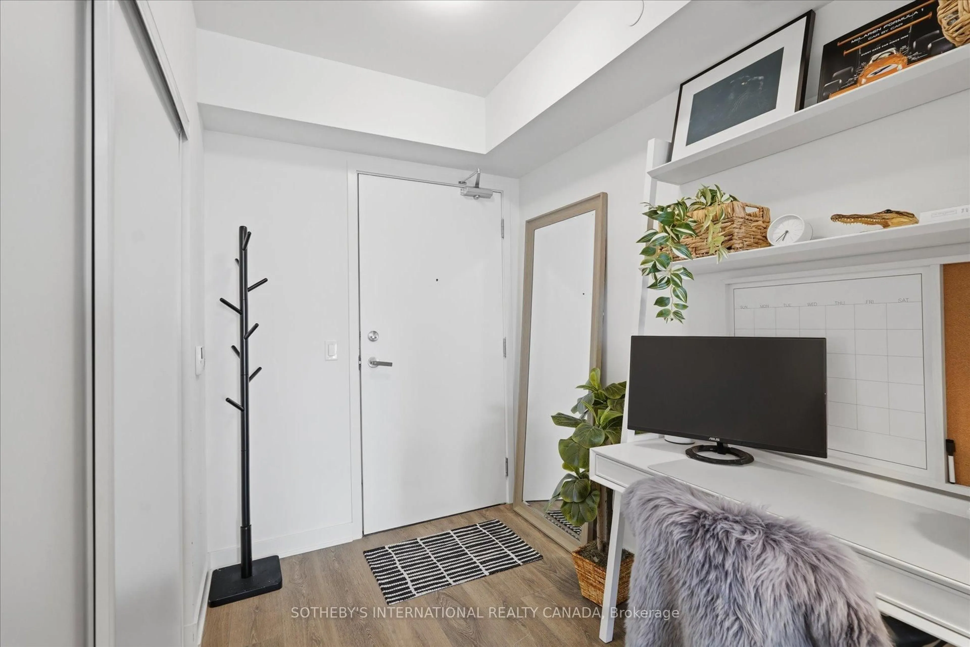 Indoor entryway for 195 Redpath Ave #2307, Toronto Ontario M4P 0E4
