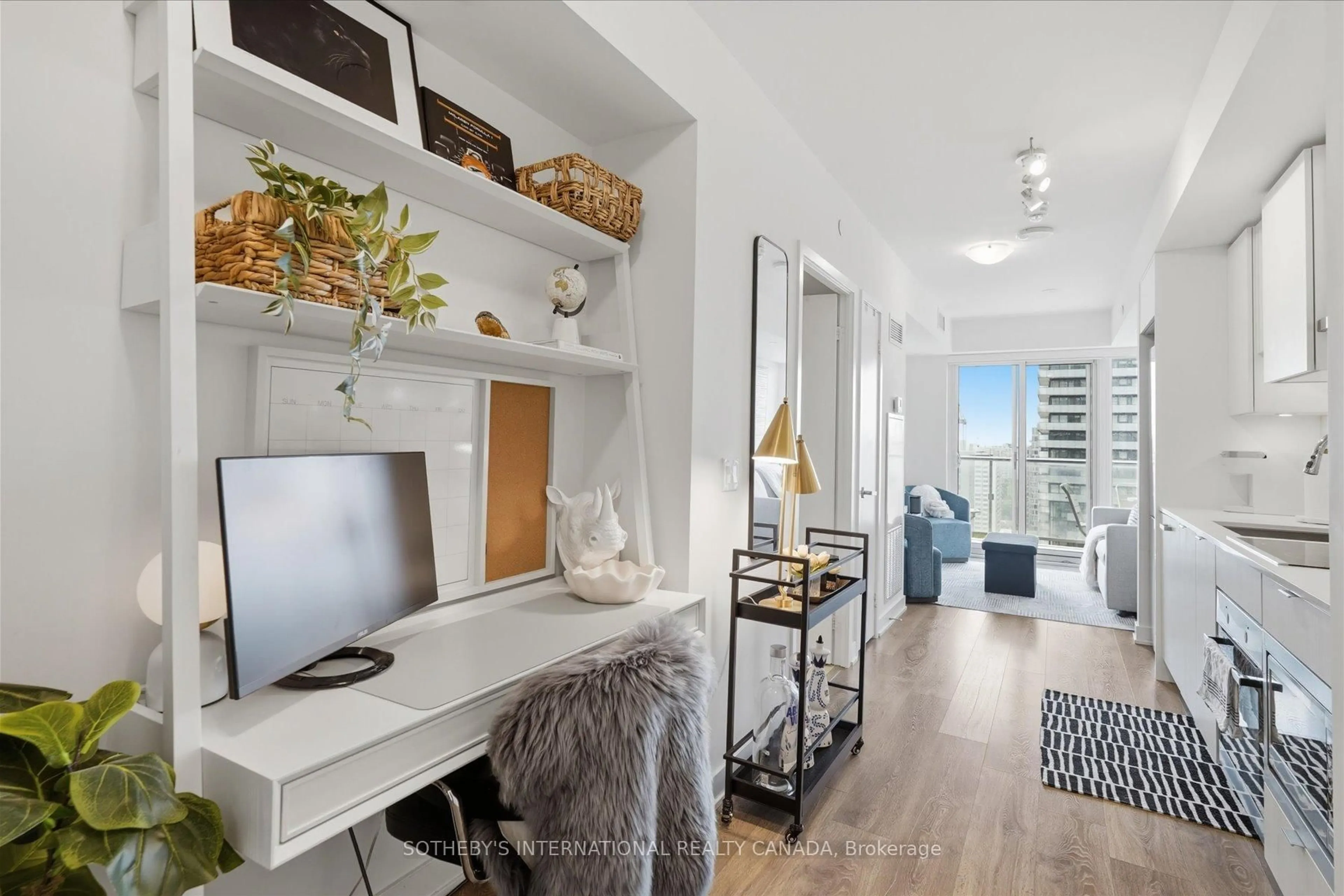 Indoor entryway for 195 Redpath Ave #2307, Toronto Ontario M4P 0E4