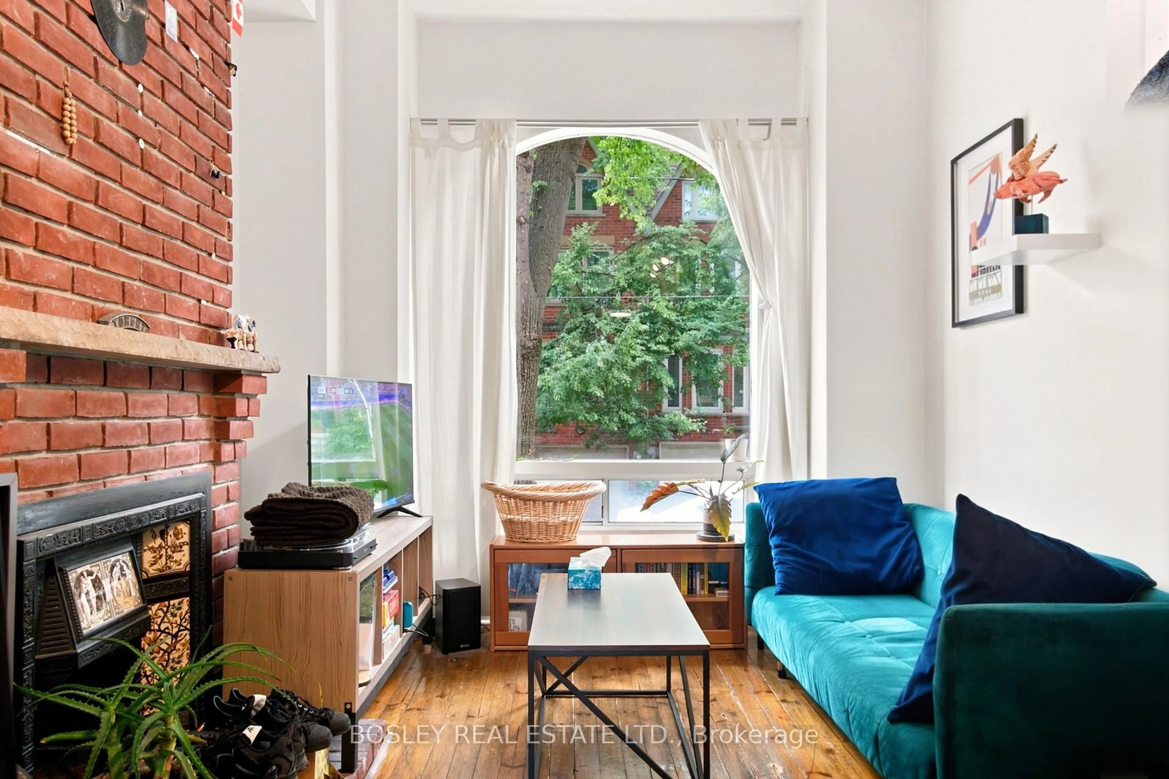 Living room with furniture, unknown for 567 Ontario St, Toronto Ontario M4X 1M9