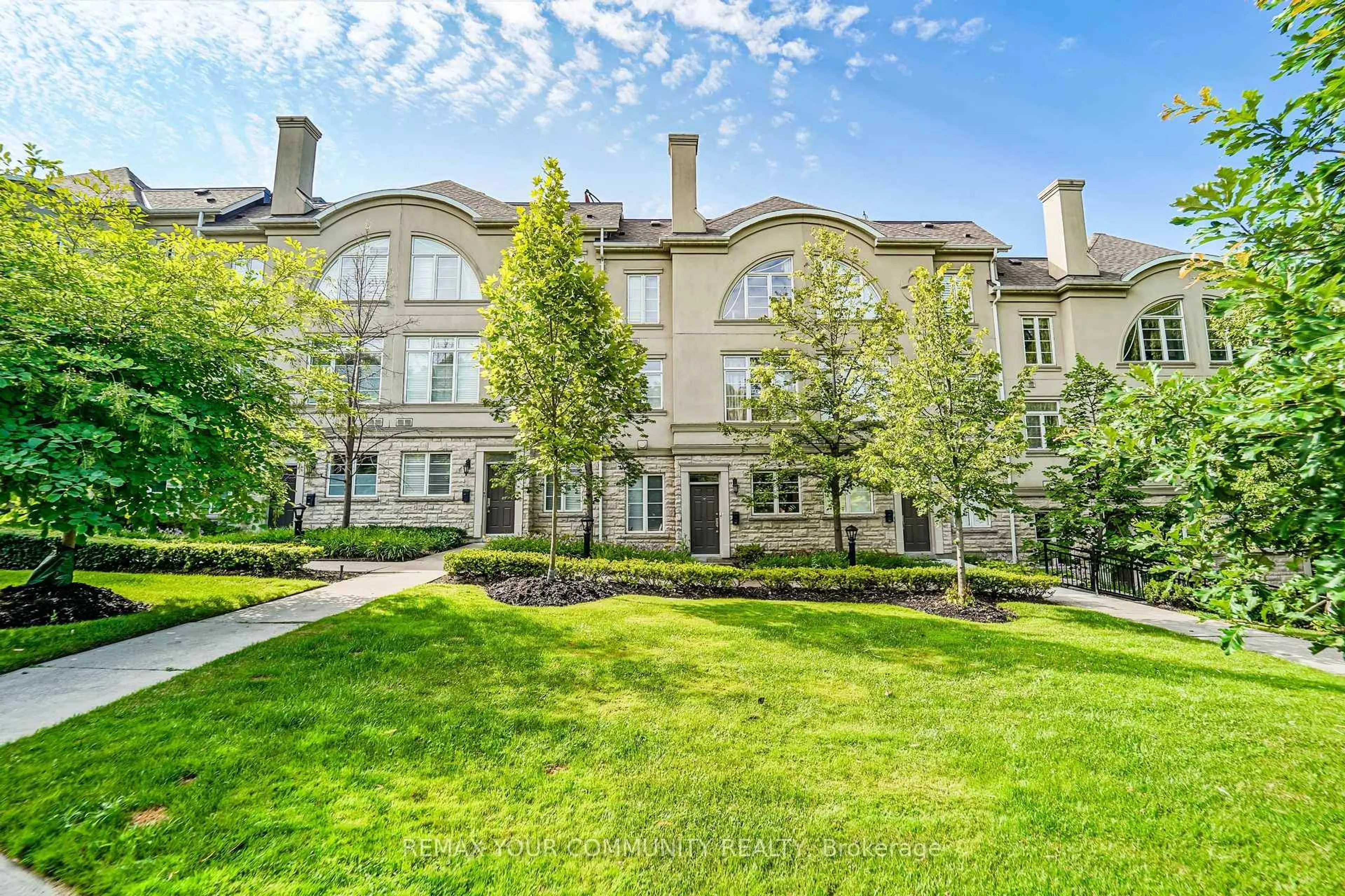 Patio, street for 47 York Mills Rd #212, Toronto Ontario M2P 2B6