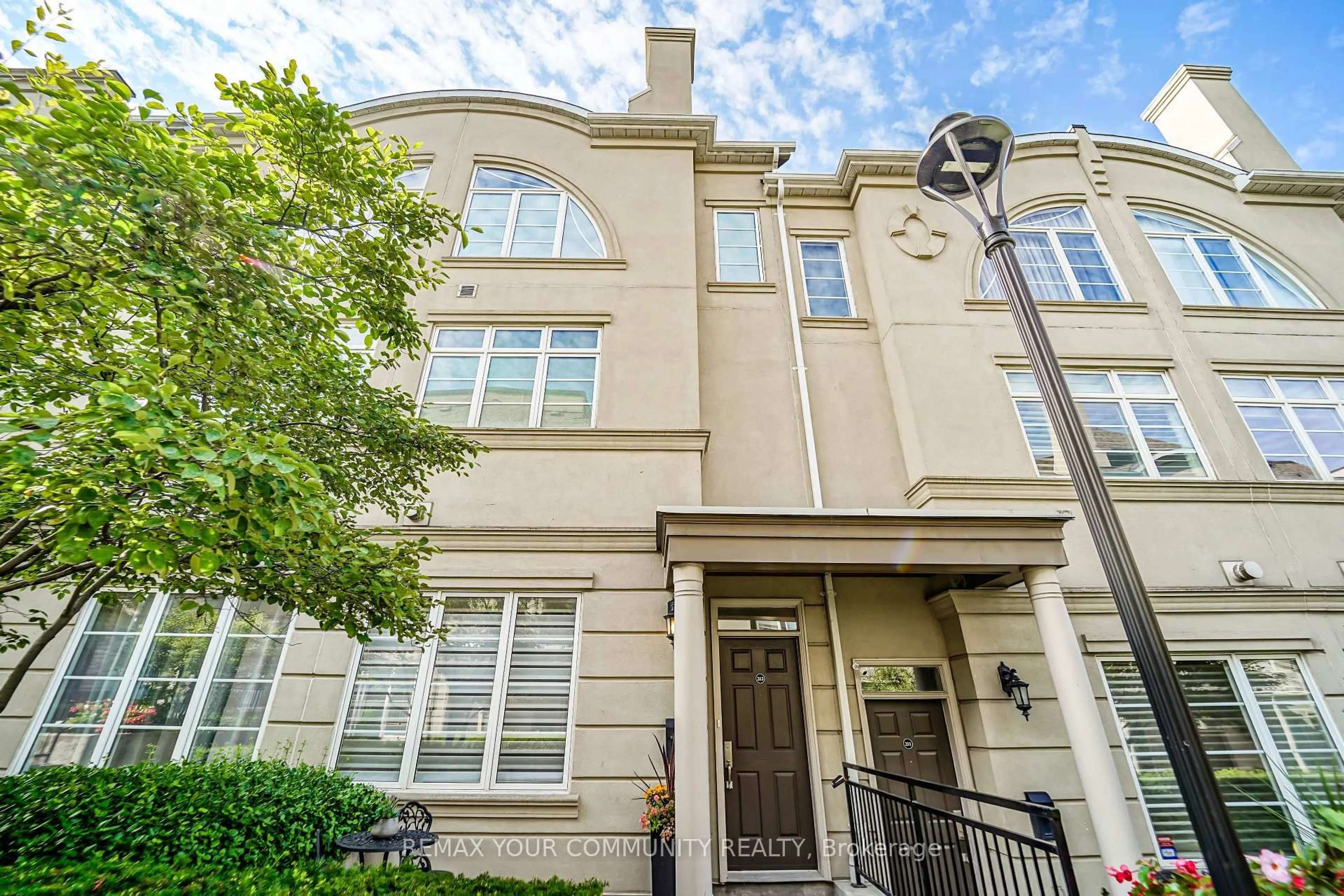 Unknown for 47 York Mills Rd #212, Toronto Ontario M2P 2B6