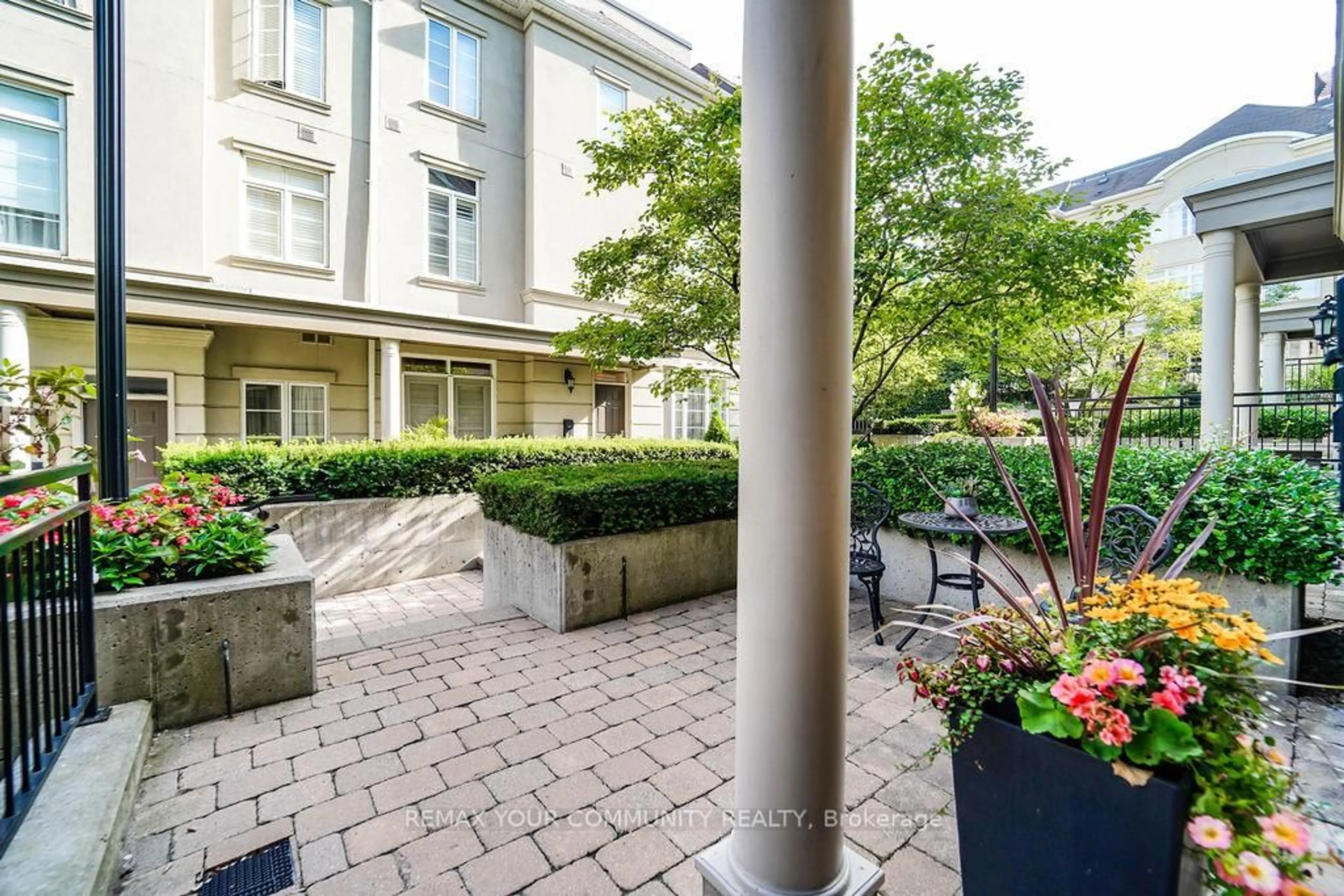 Patio, street for 47 York Mills Rd #212, Toronto Ontario M2P 2B6
