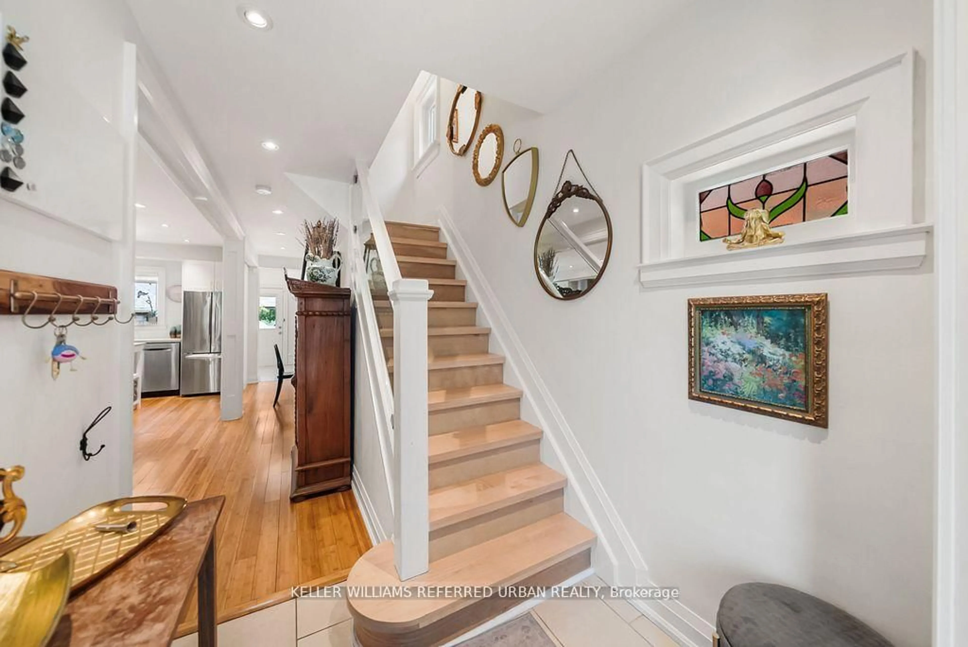 Indoor entryway for 8 Cloverlawn Ave, Toronto Ontario M6E 1H3