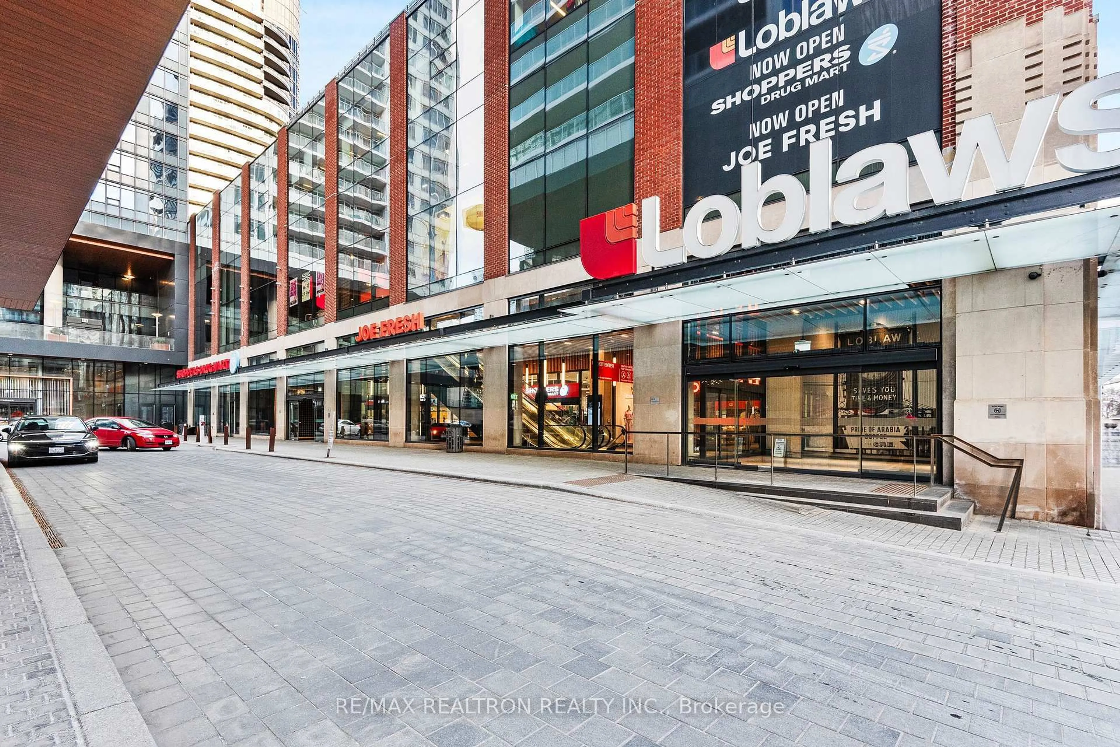 Lobby for 17 Bathurst St #2508, Toronto Ontario M5V 0N1