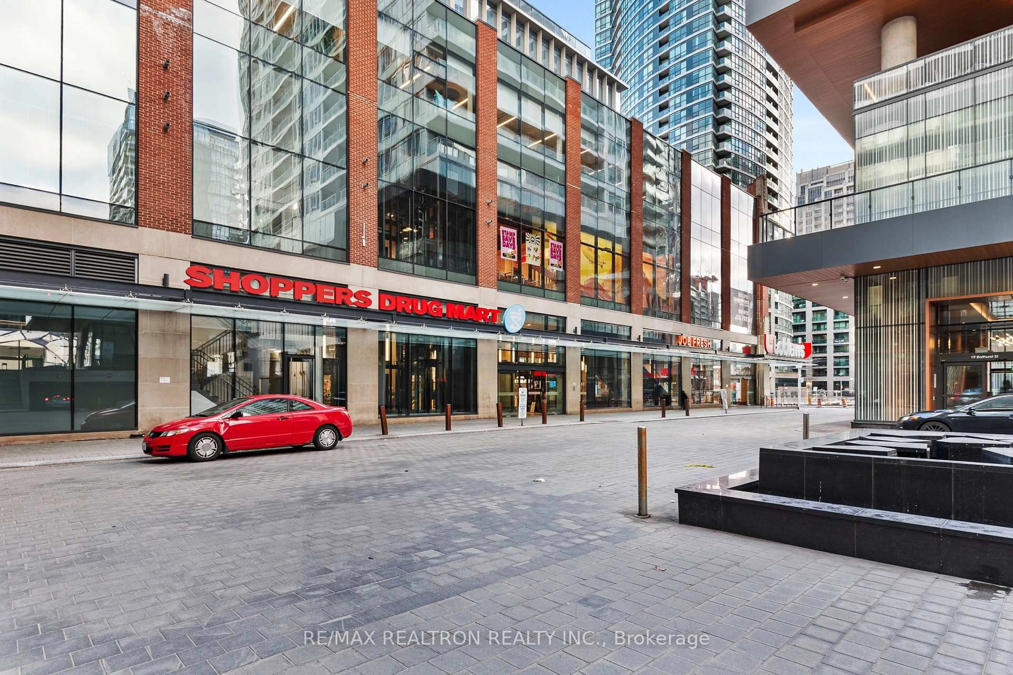 Indoor foyer for 17 Bathurst St #2508, Toronto Ontario M5V 0N1