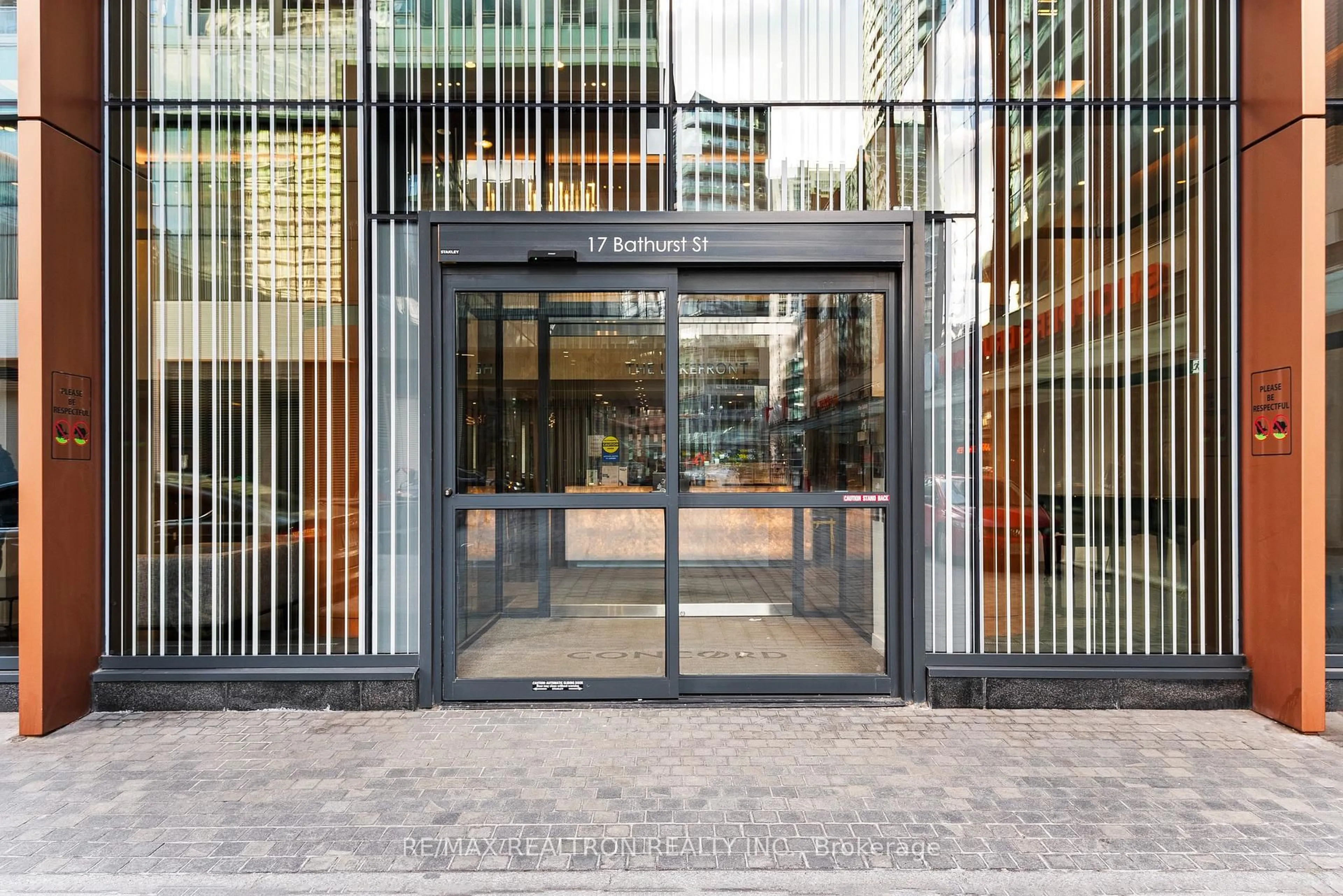 Indoor foyer for 17 Bathurst St #2508, Toronto Ontario M5V 0N1