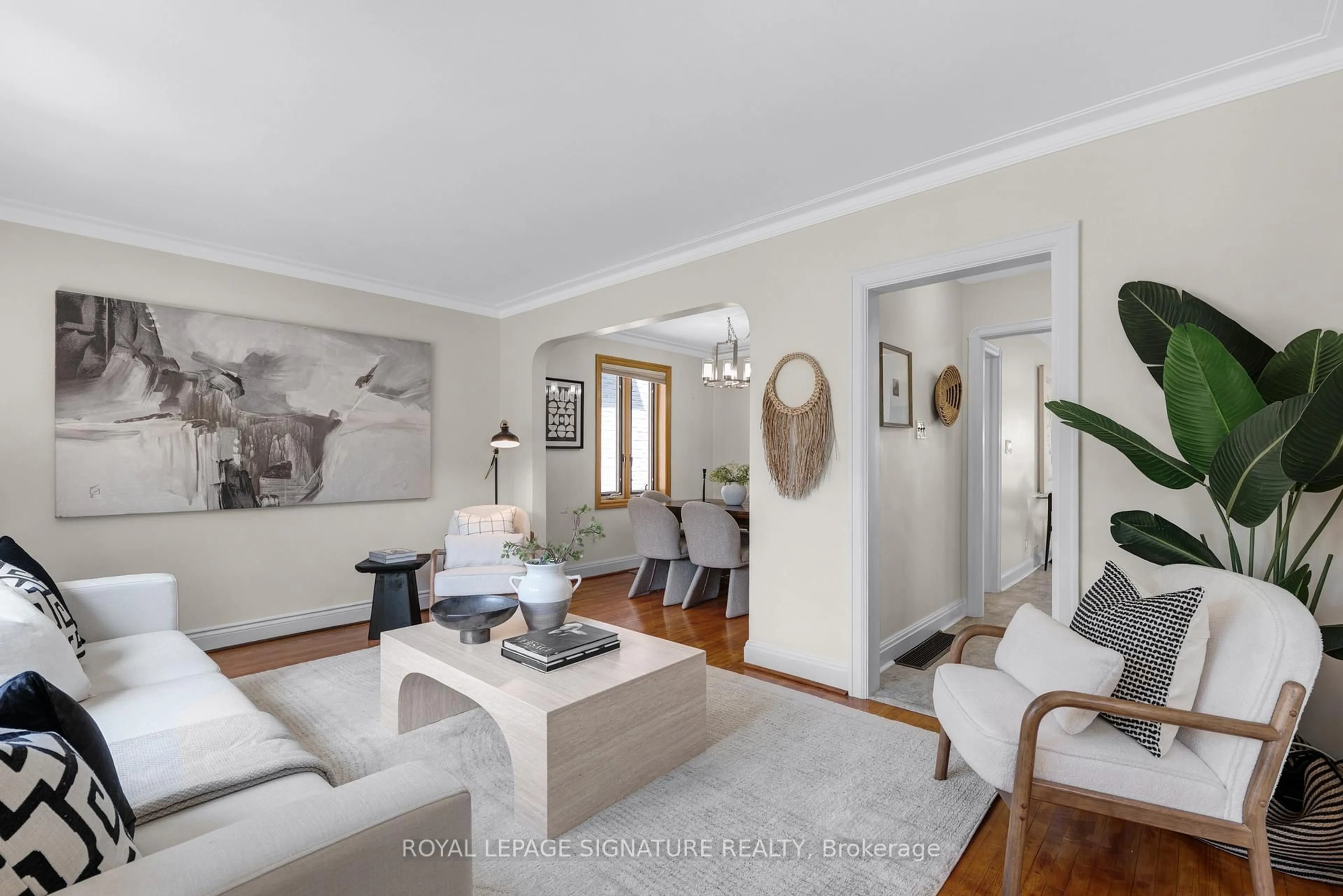 Living room with furniture, unknown for 142 Divadale Dr, Toronto Ontario M4G 2P4