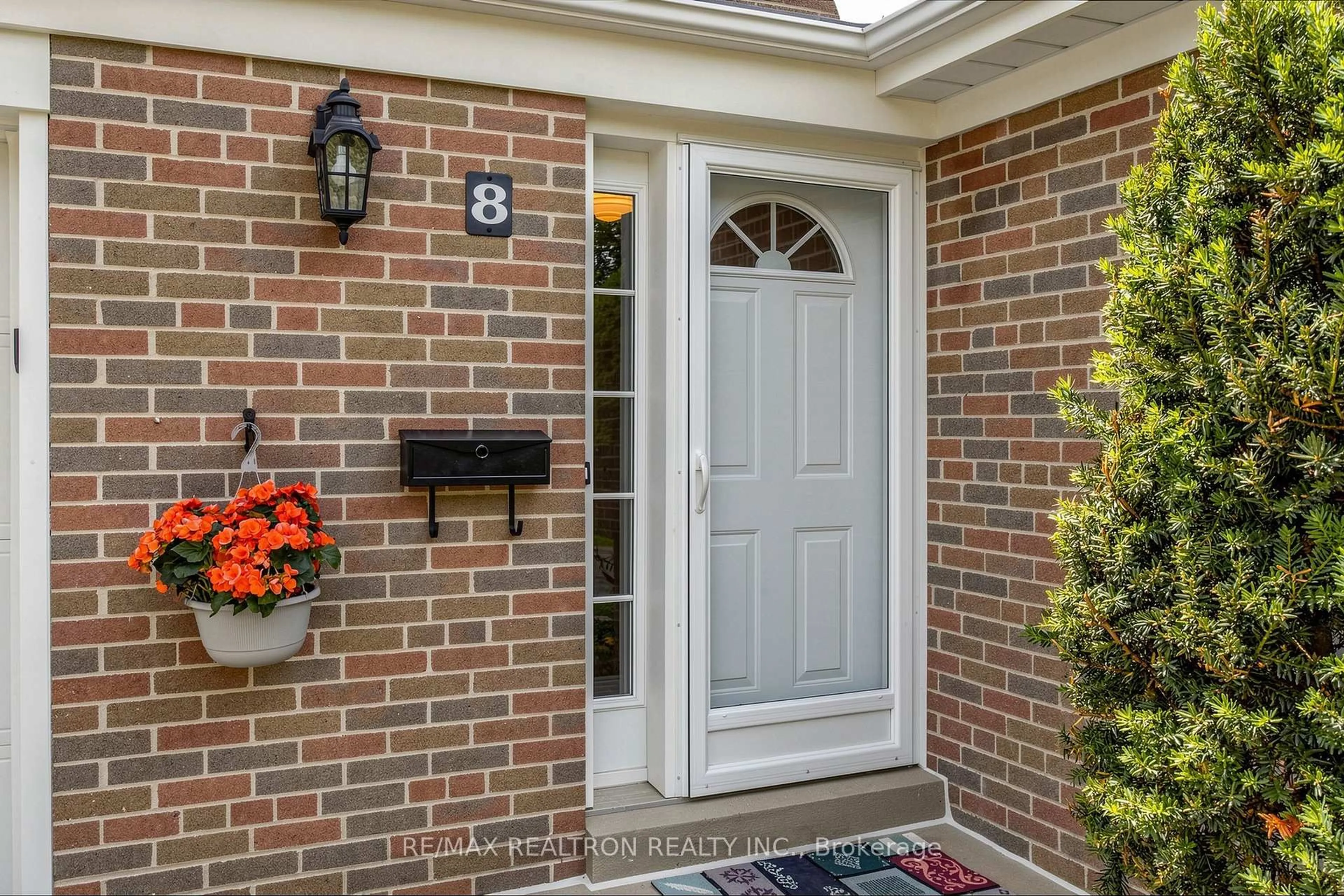 Indoor entryway for 8 Cassandra Blvd, Toronto Ontario M3A 1S4