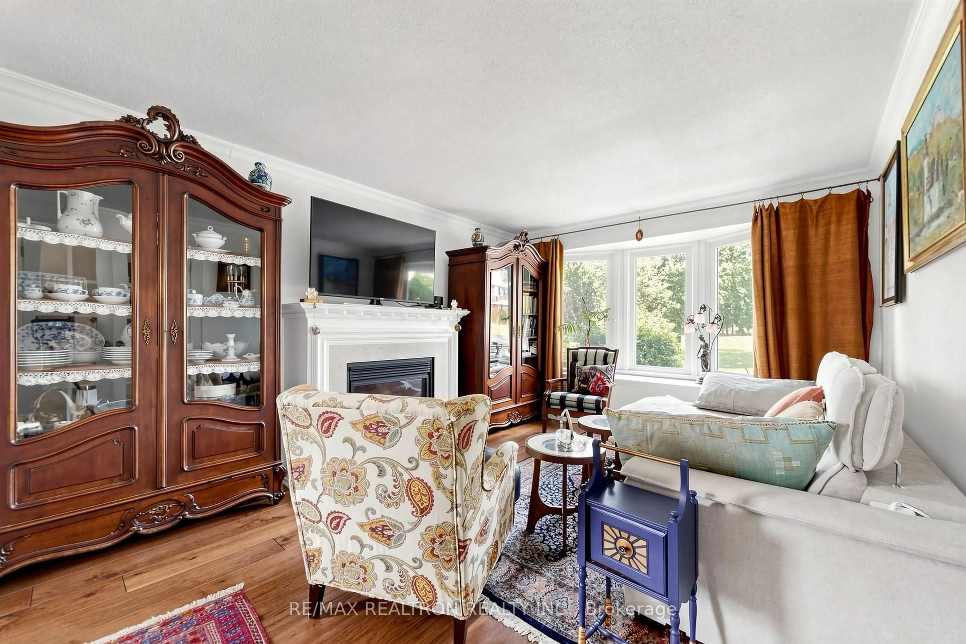 Living room with furniture, unknown for 8 Cassandra Blvd, Toronto Ontario M3A 1S4