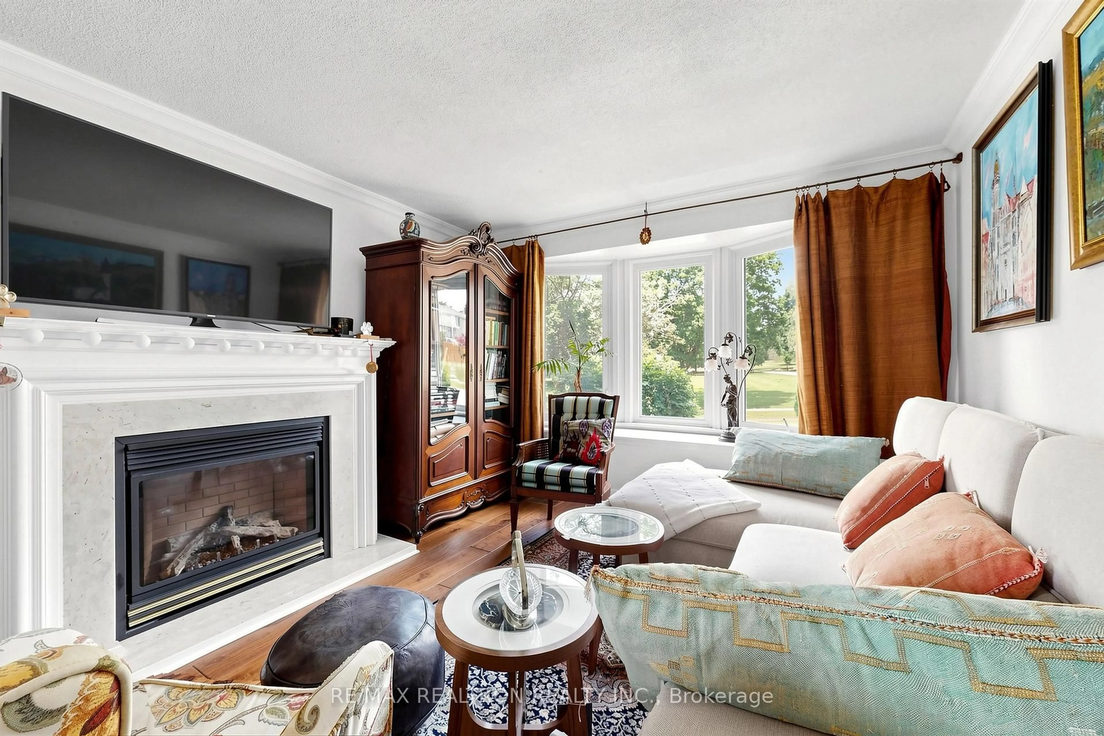 Living room with furniture, unknown for 8 Cassandra Blvd, Toronto Ontario M3A 1S4
