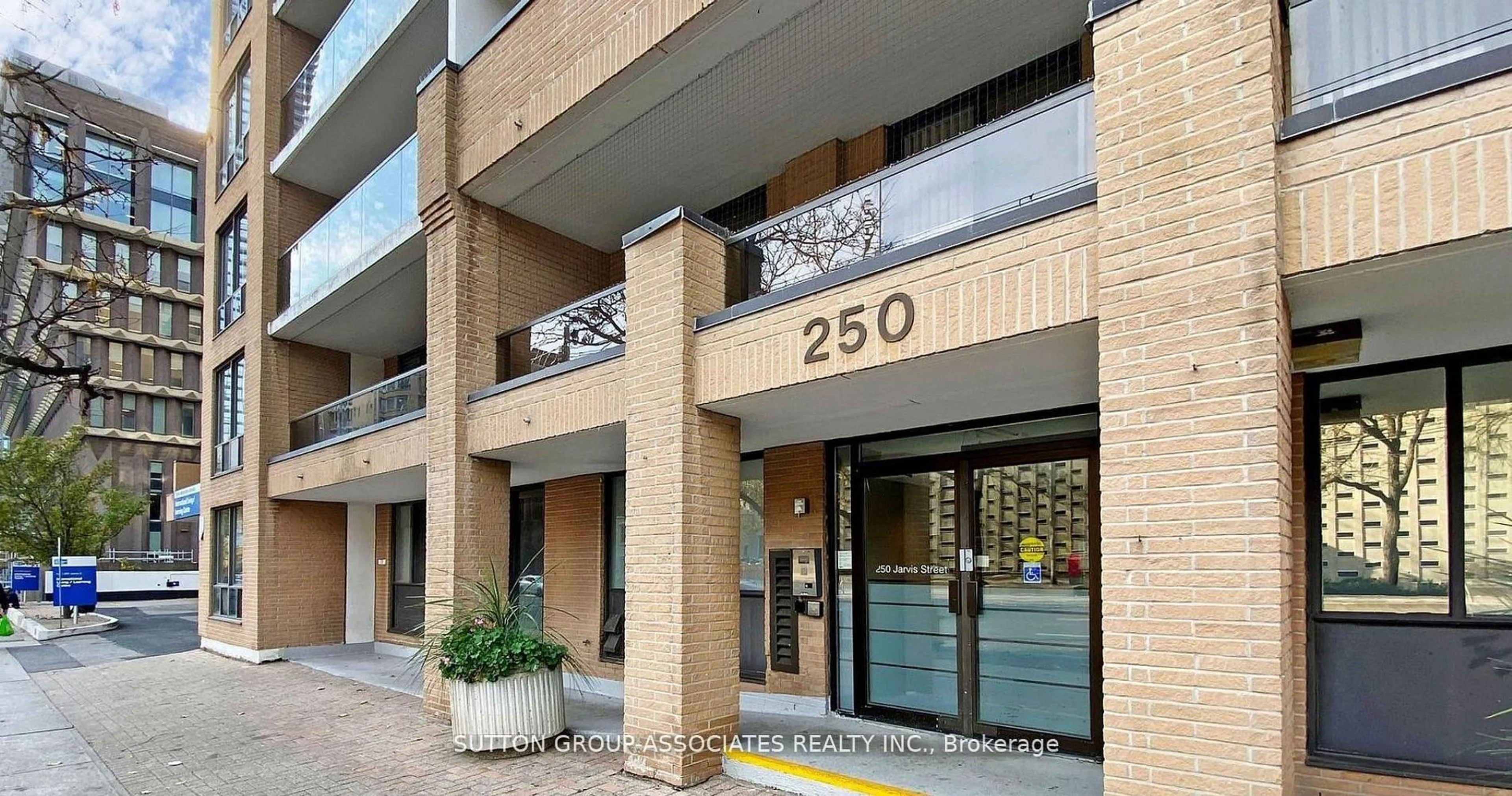 Indoor foyer for 250 Jarvis St #804, Toronto Ontario M5B 2L2