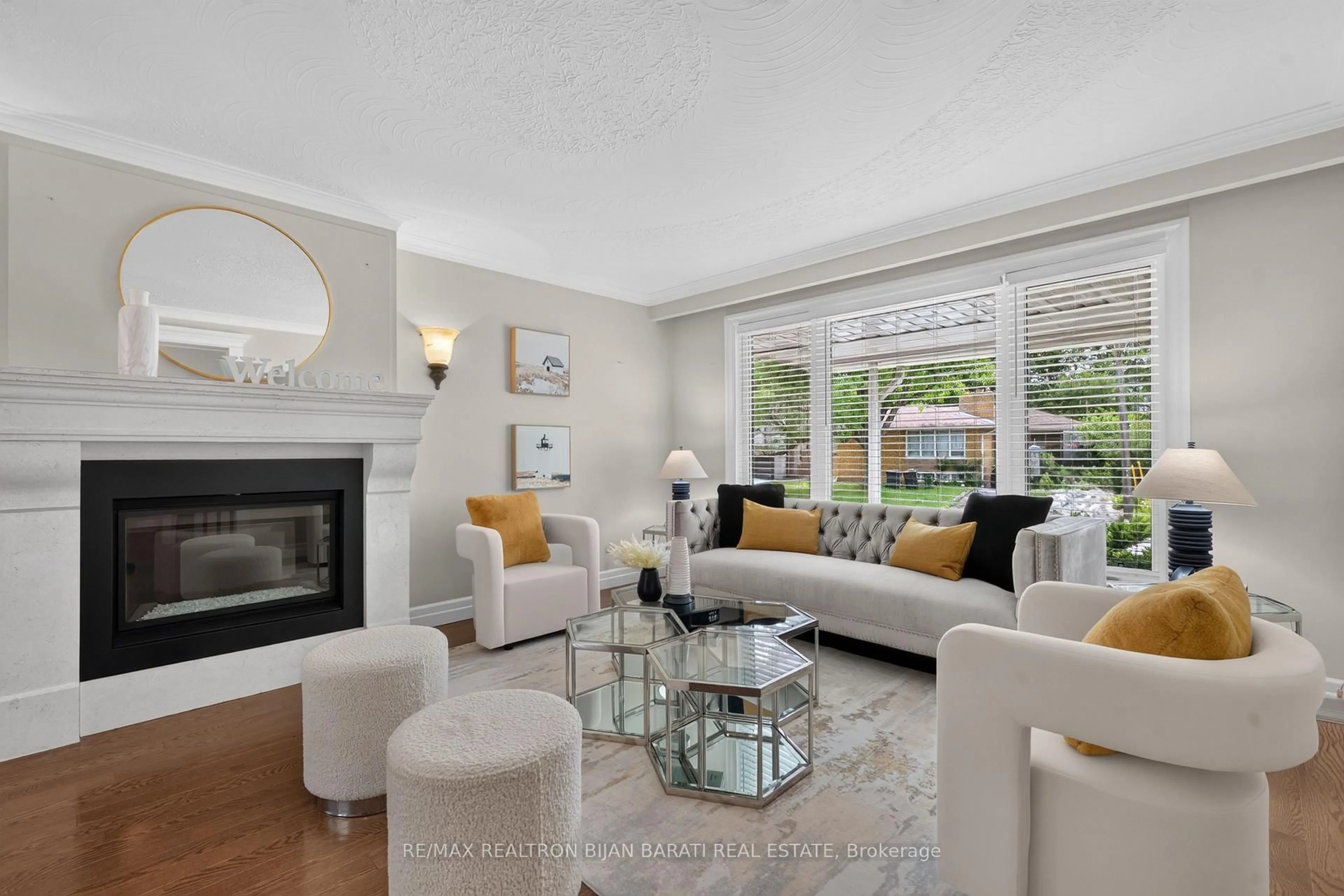 Living room with furniture, unknown for 15 Revcoe Dr, Toronto Ontario M2M 2B9