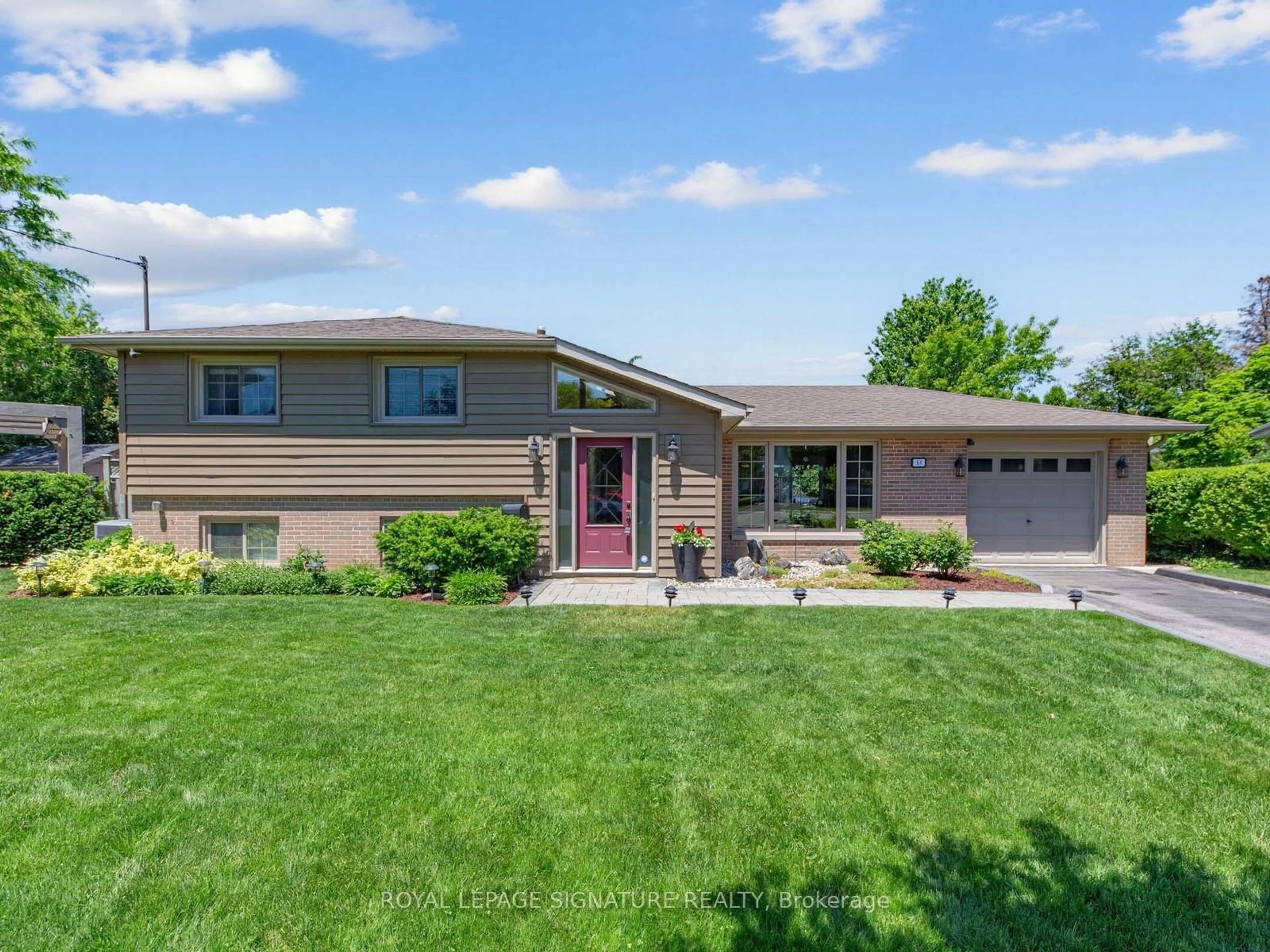 Home with brick exterior material, street for 18 Willowood Crt, Toronto Ontario M2J 2M3
