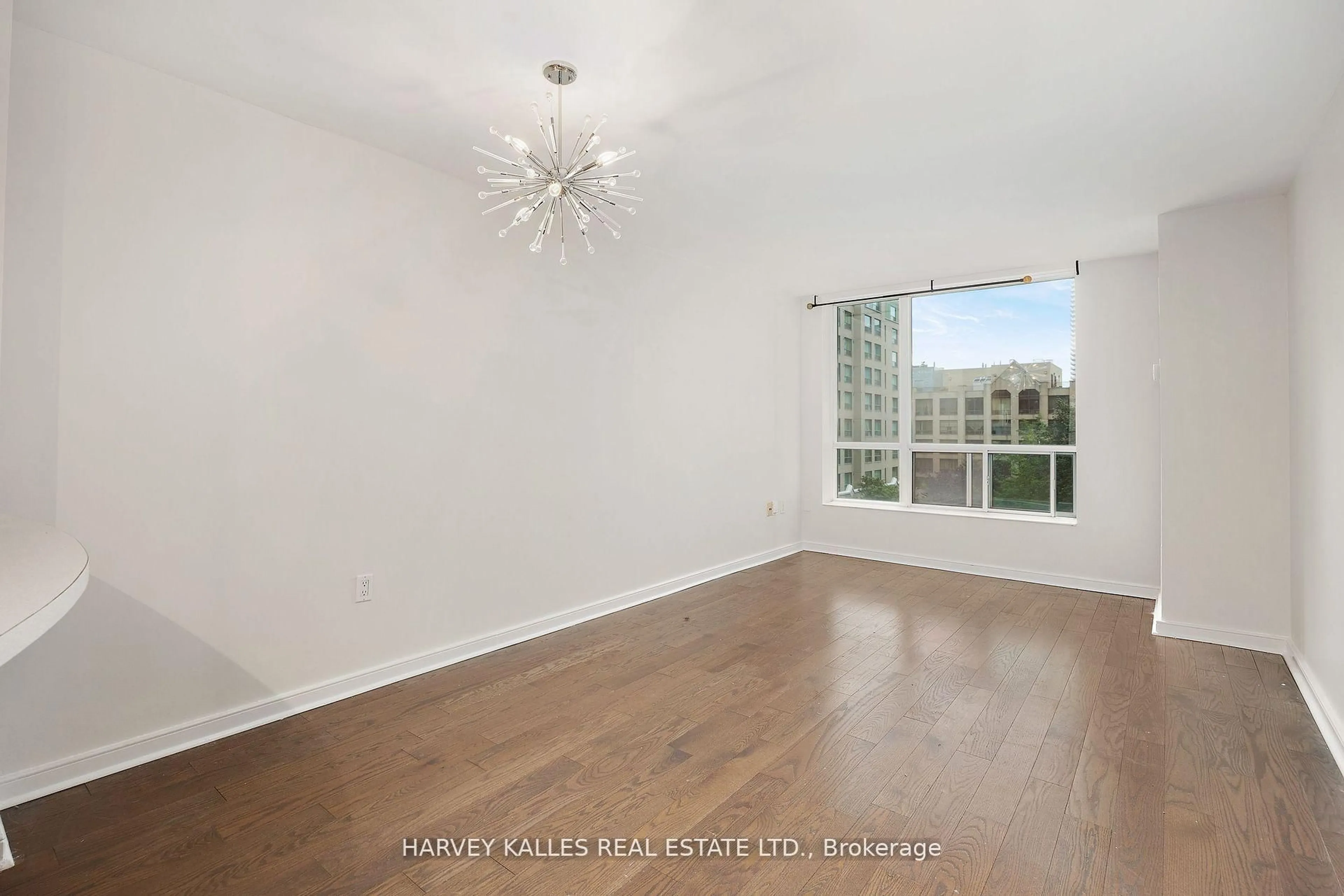 A pic of a room for 109 Front St #512, Toronto Ontario M5A 4P7