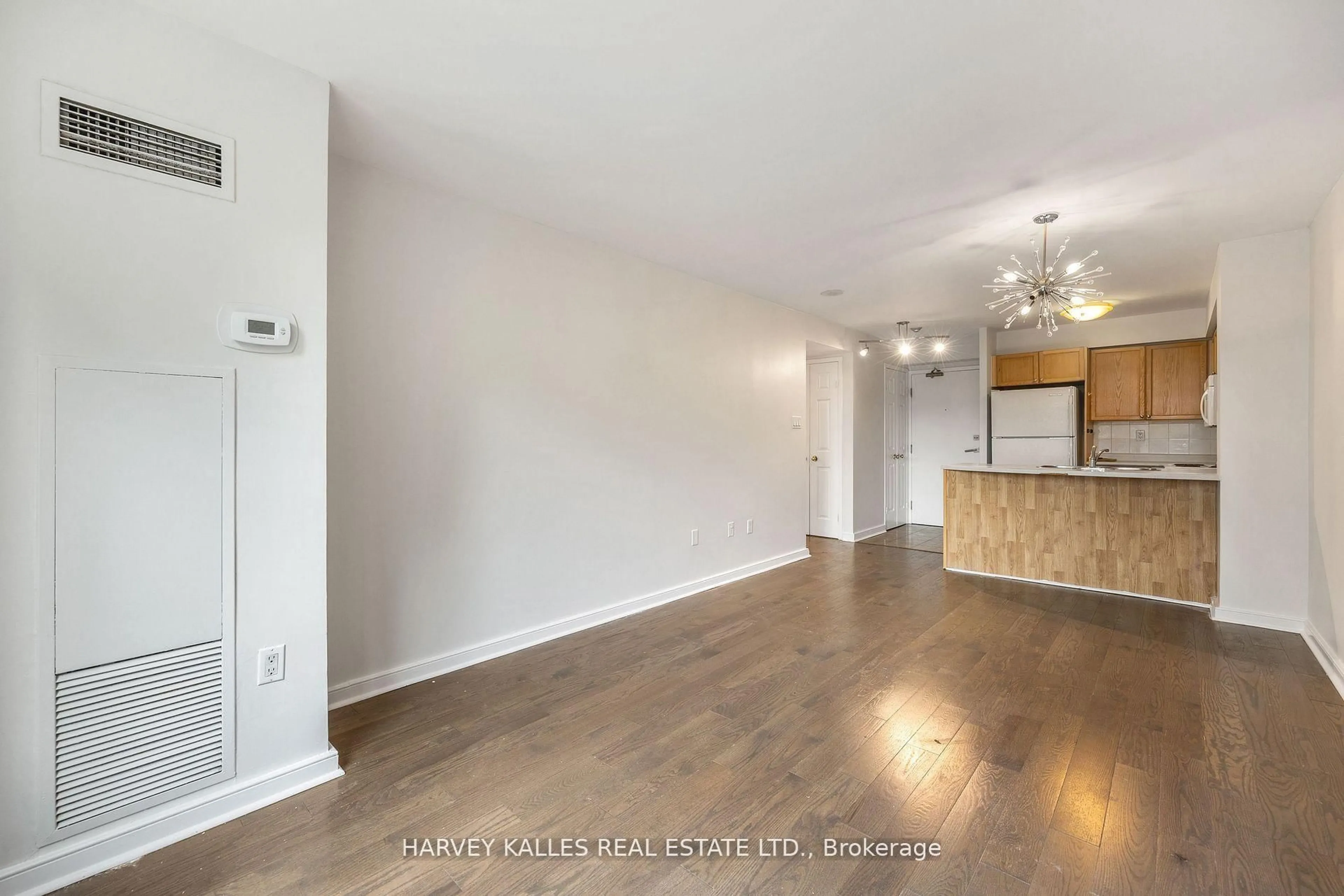 A pic of a room for 109 Front St #512, Toronto Ontario M5A 4P7