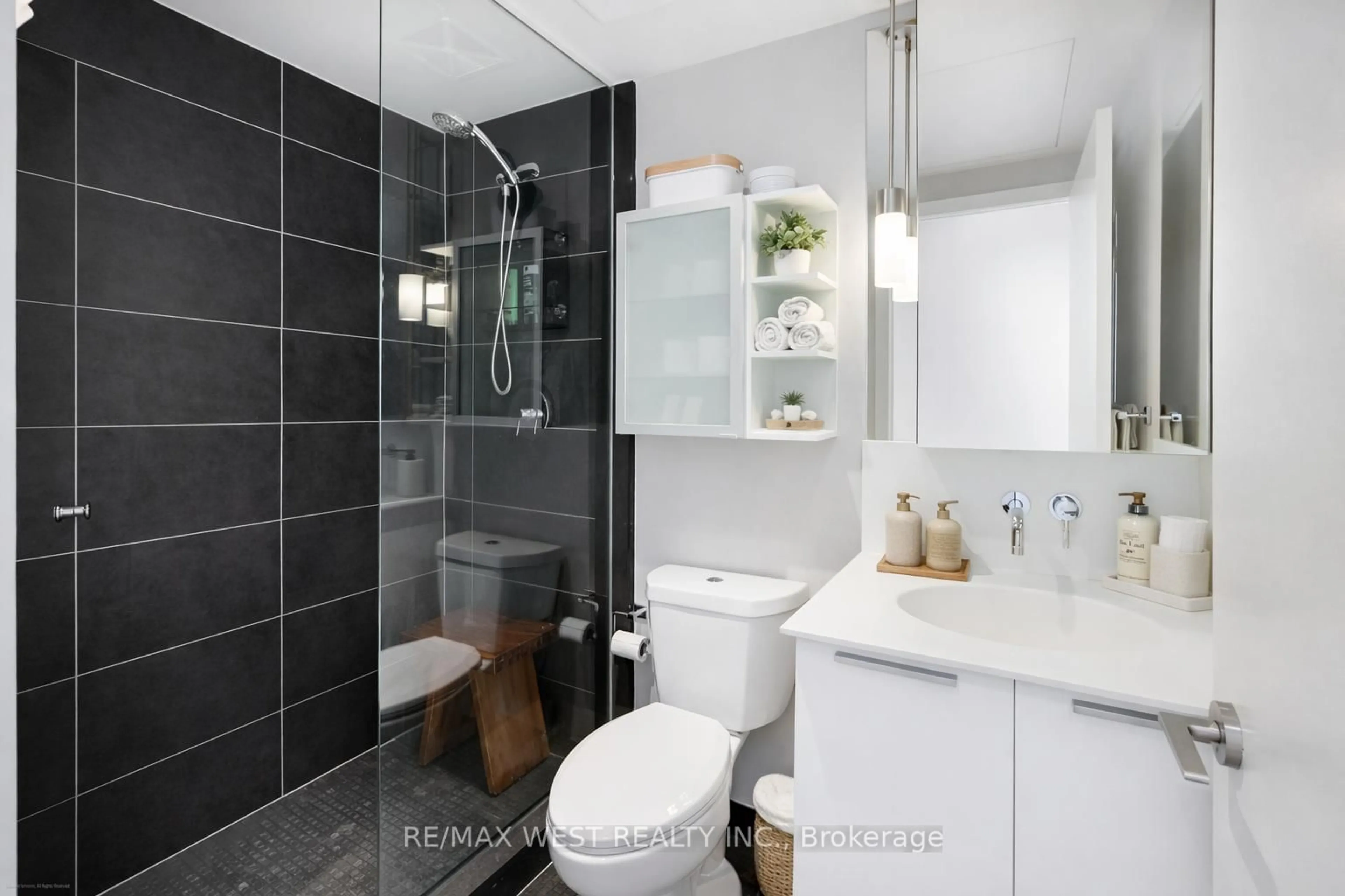 Contemporary bathroom, ceramic/tile floor for 650 King St #310, Toronto Ontario M5V 0H6