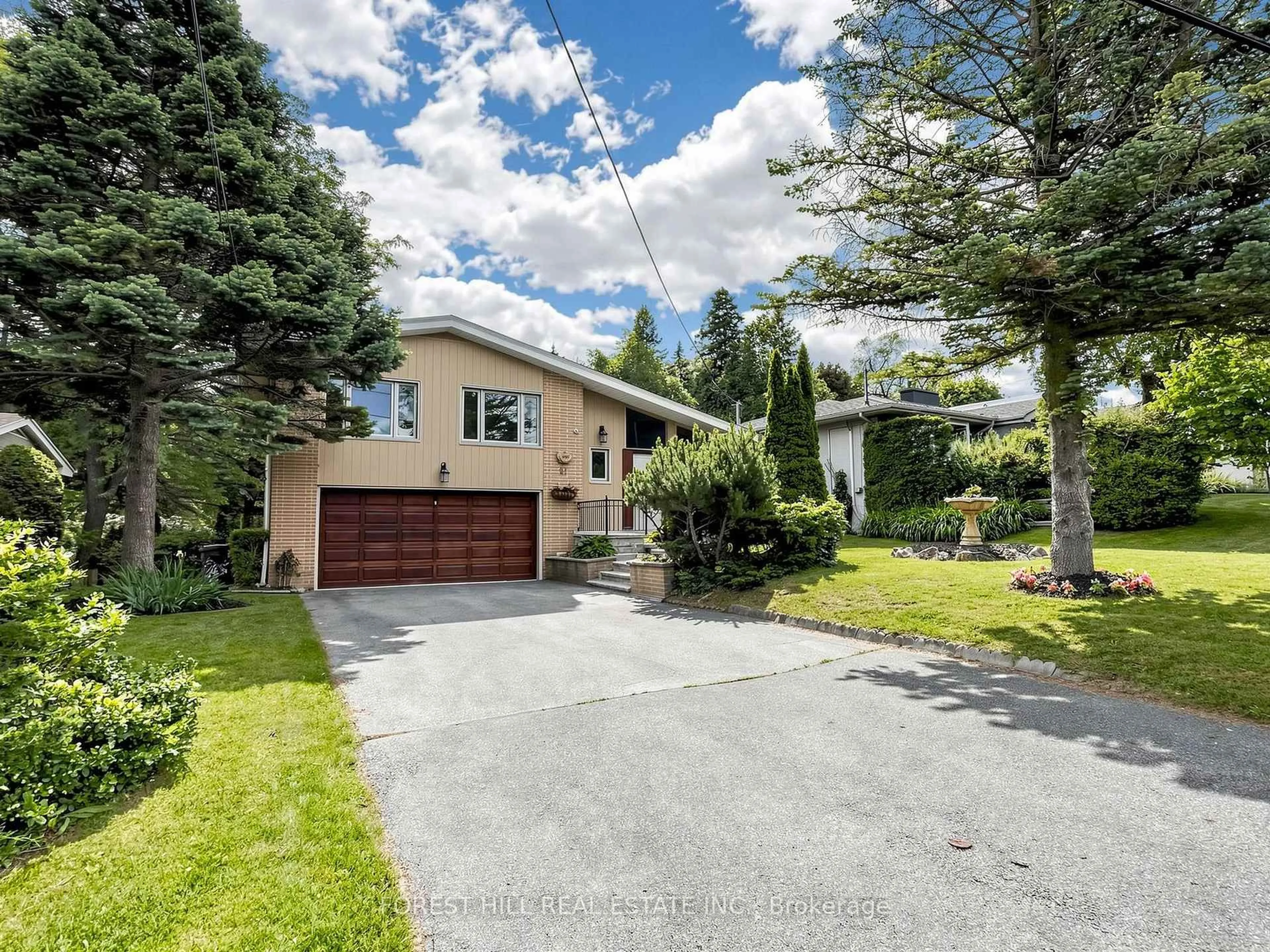 A pic from outside/outdoor area/front of a property/back of a property/a pic from drone, street for 91 Citation Dr, Toronto Ontario M2K 1S9