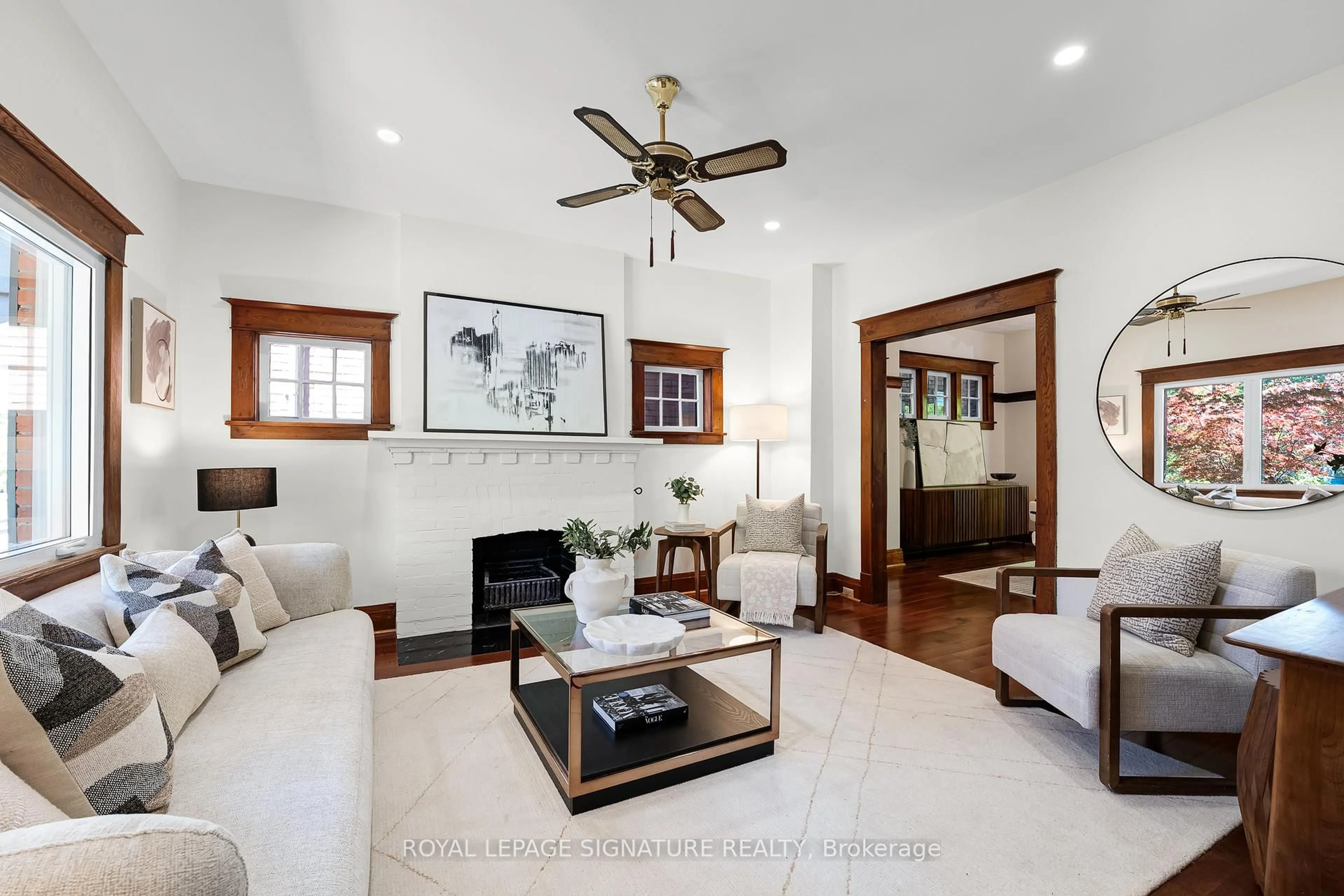 Living room with furniture, unknown for 90 Roselawn Ave, Toronto Ontario M4R 1E6