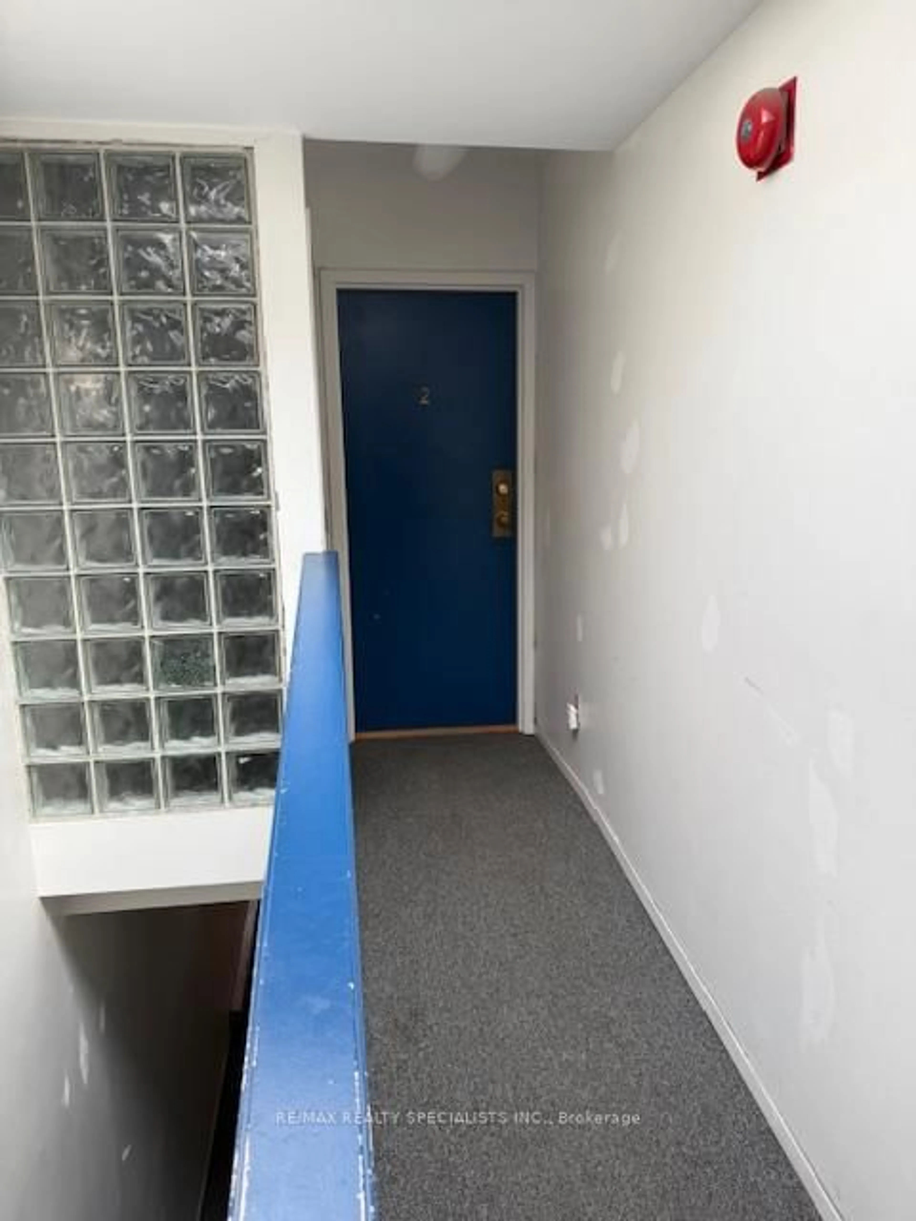 Indoor foyer for 1052 Bathurst St, Toronto Ontario M5R 3G7