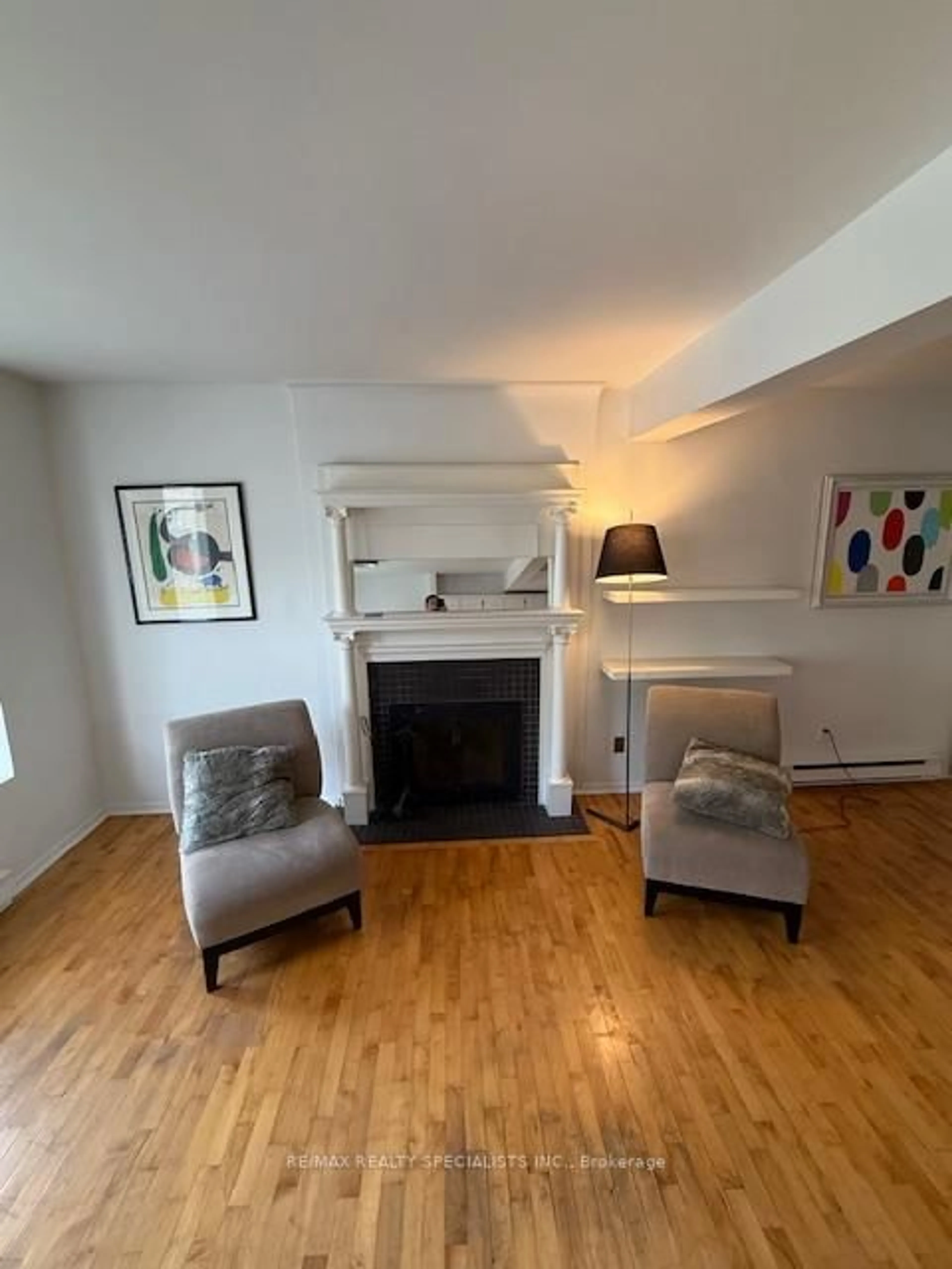 Living room with furniture, unknown for 1052 Bathurst St, Toronto Ontario M5R 3G7