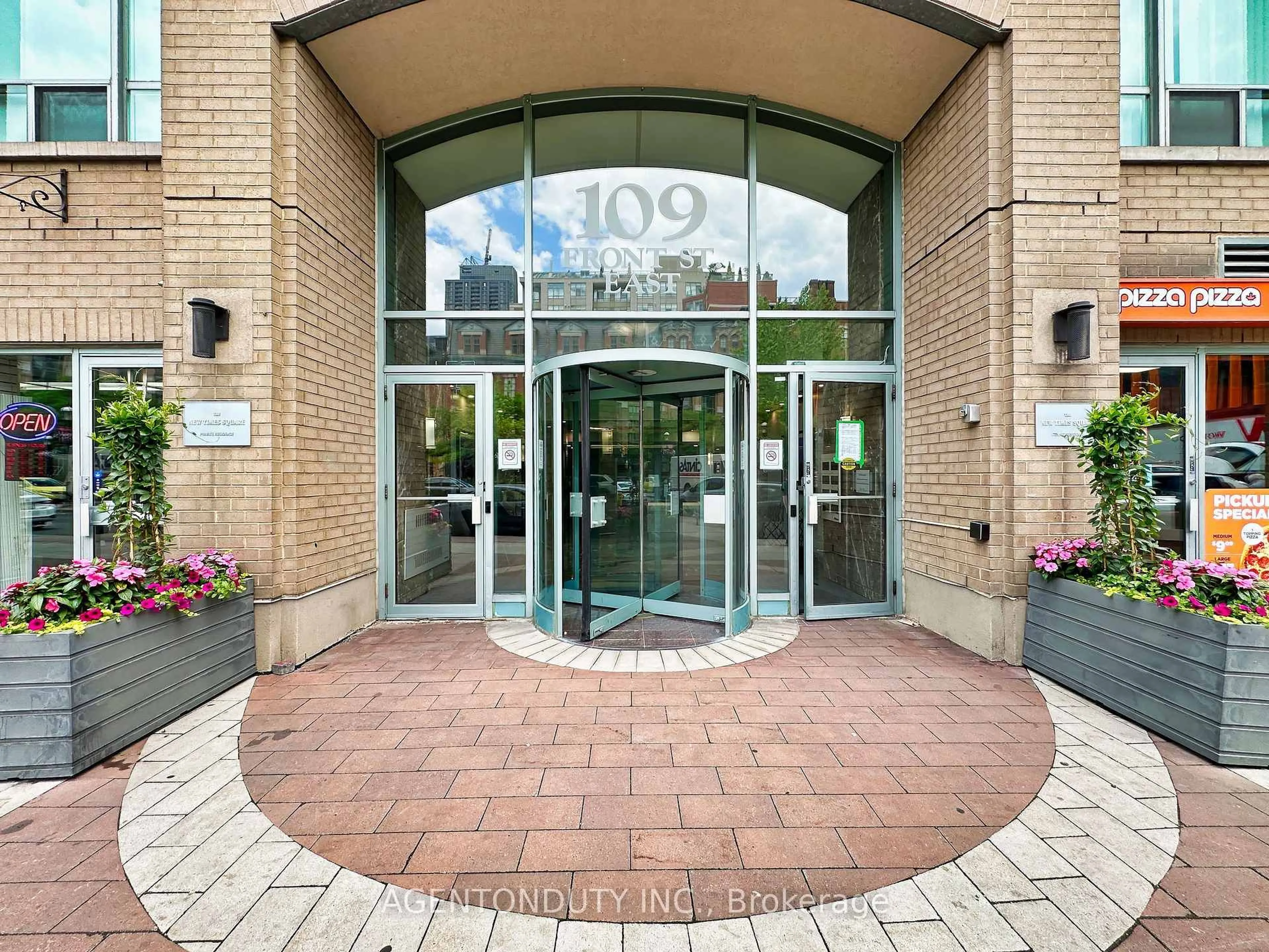 Indoor foyer for 109 Front St #613, Toronto Ontario M5A 4P7