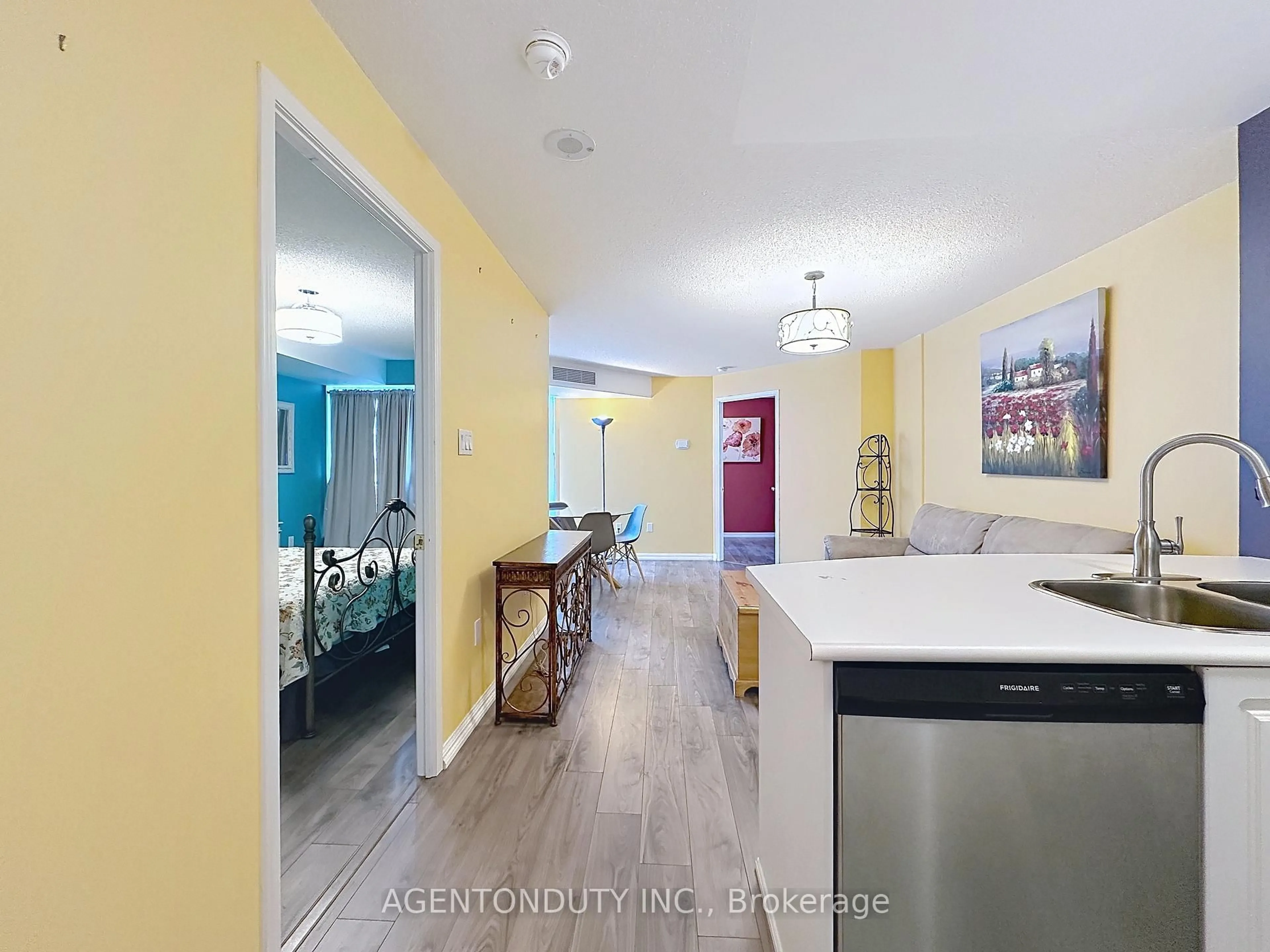 Open concept kitchen, unknown for 109 Front St #613, Toronto Ontario M5A 4P7