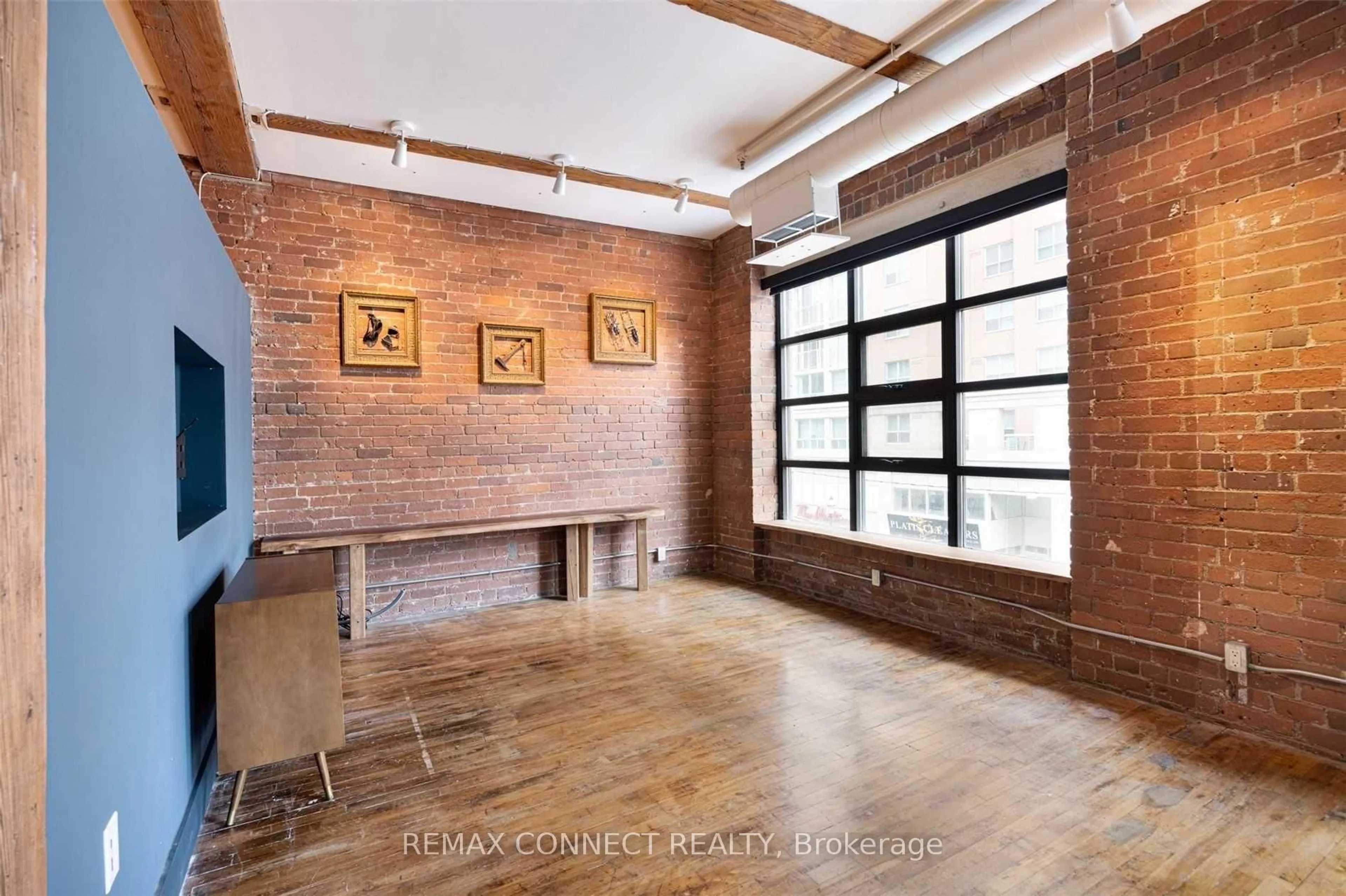 Indoor foyer for 90 Sherbourne St #301, Toronto Ontario M5A 2R1