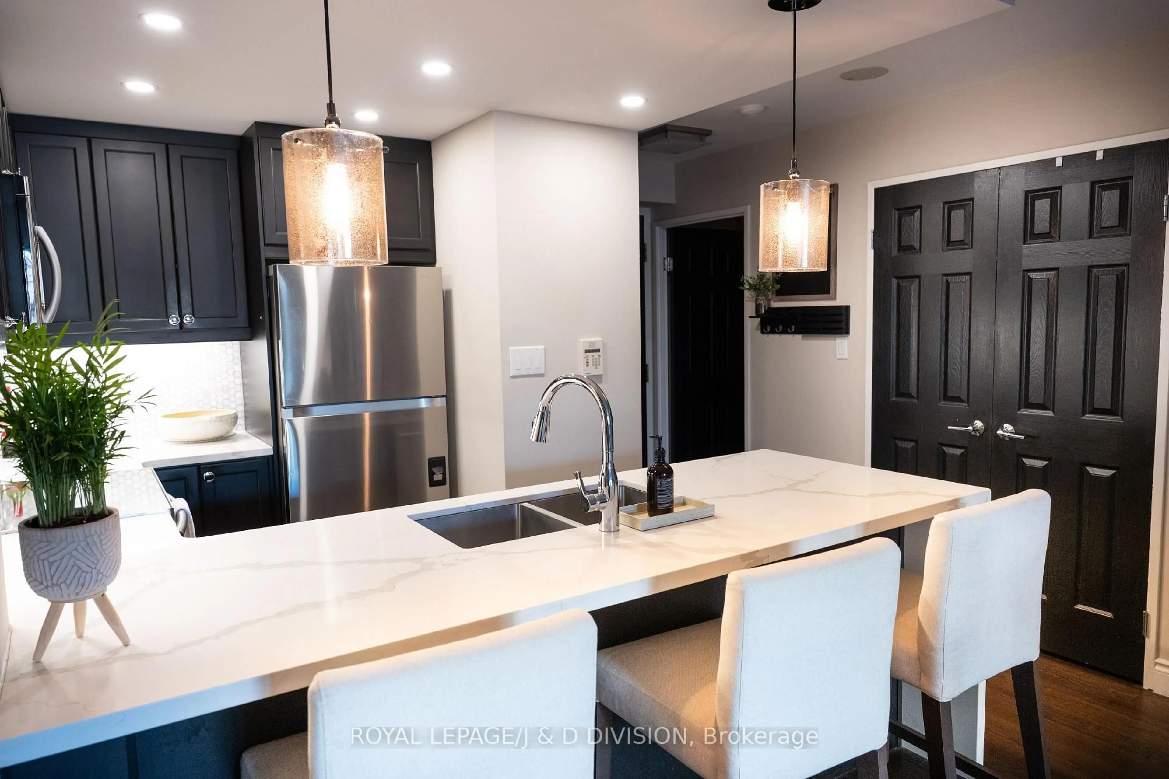 Contemporary kitchen, ceramic/tile floor for 225 Merton St #209, Toronto Ontario M4S 3H1