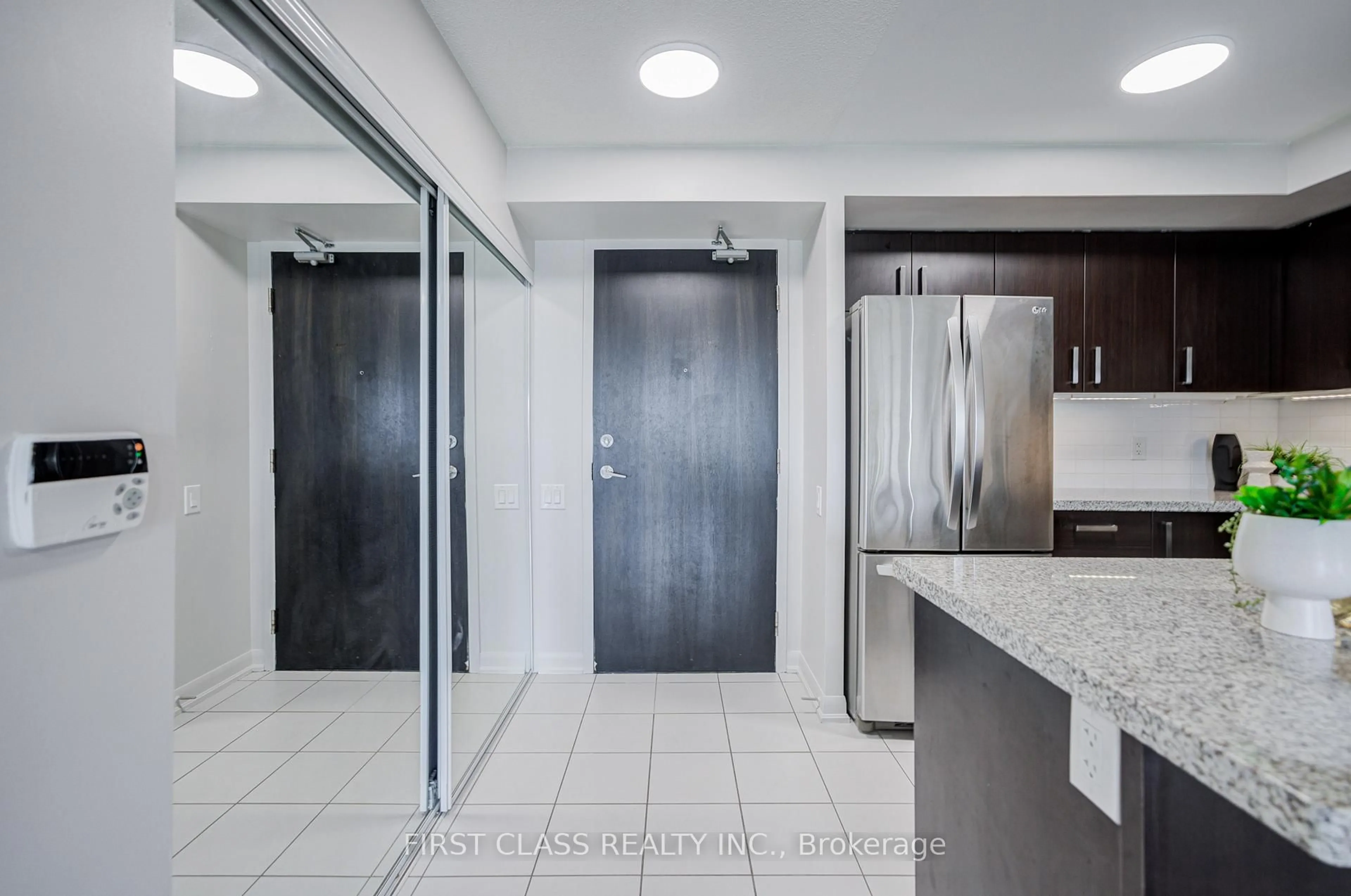 Indoor entryway for 17 Anndale Dr #1115, Toronto Ontario M2N 2W7