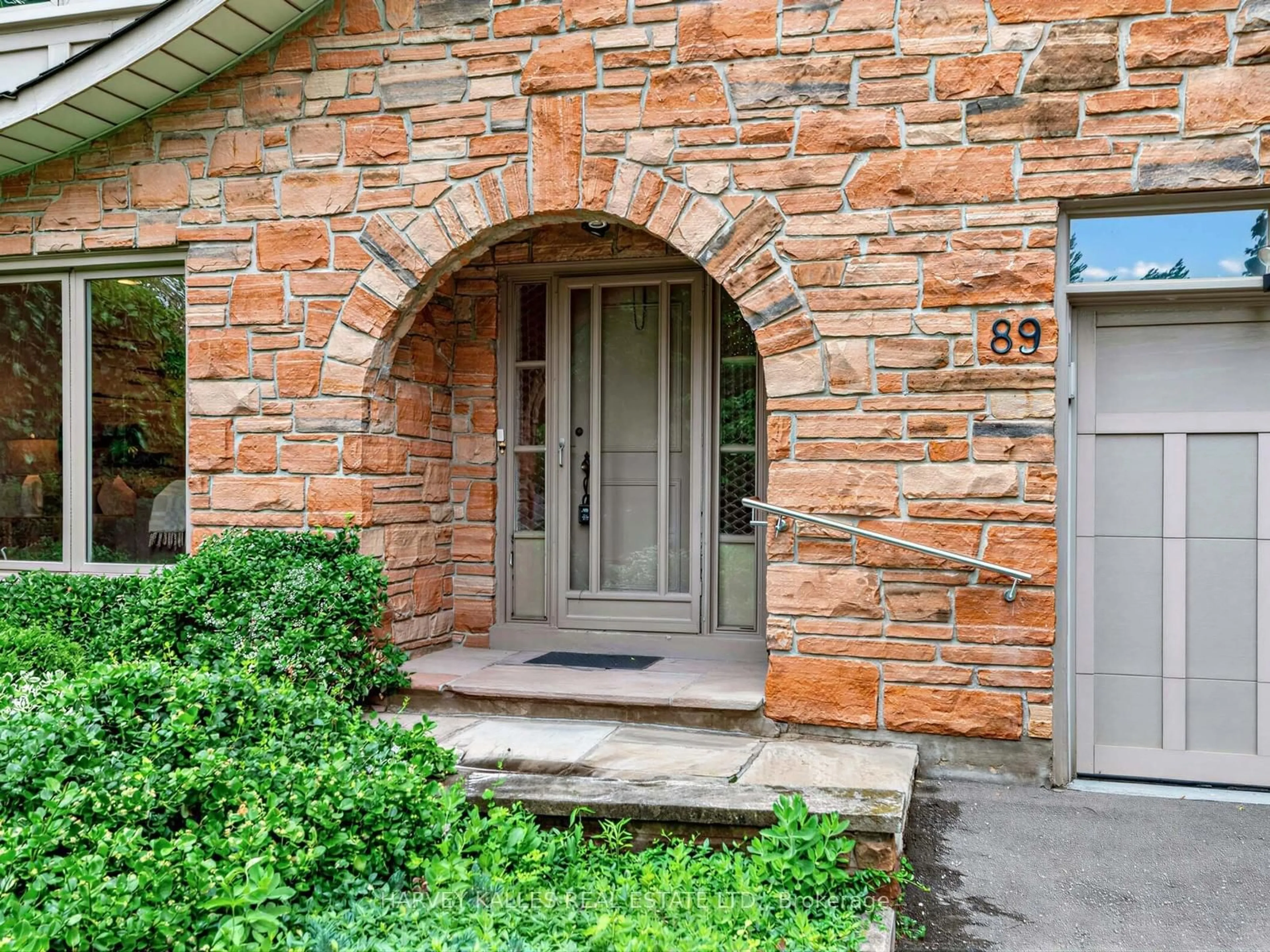 Indoor entryway for 89 Ames Circ, Toronto Ontario M3B 3C2