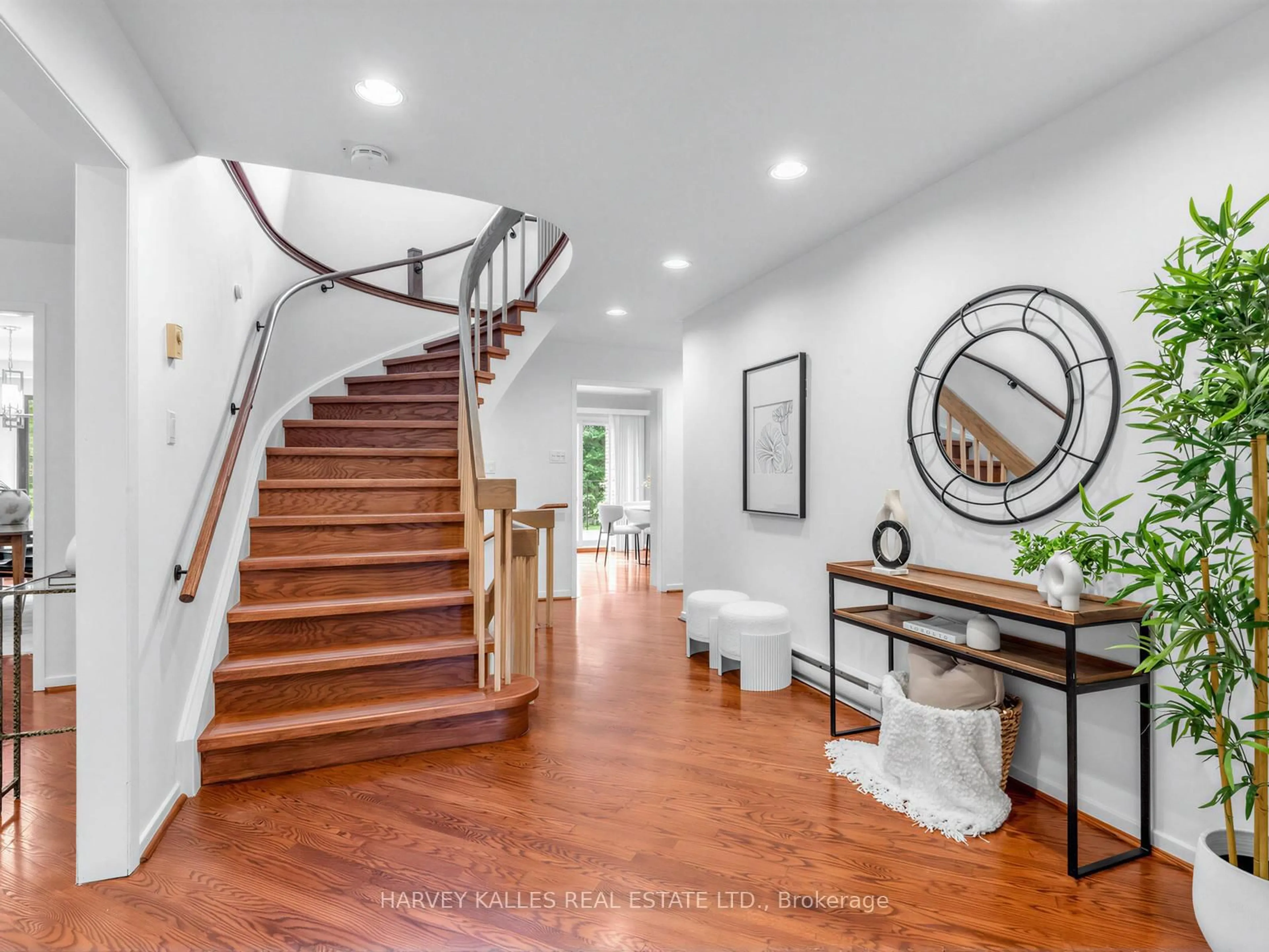 Indoor entryway for 89 Ames Circ, Toronto Ontario M3B 3C2