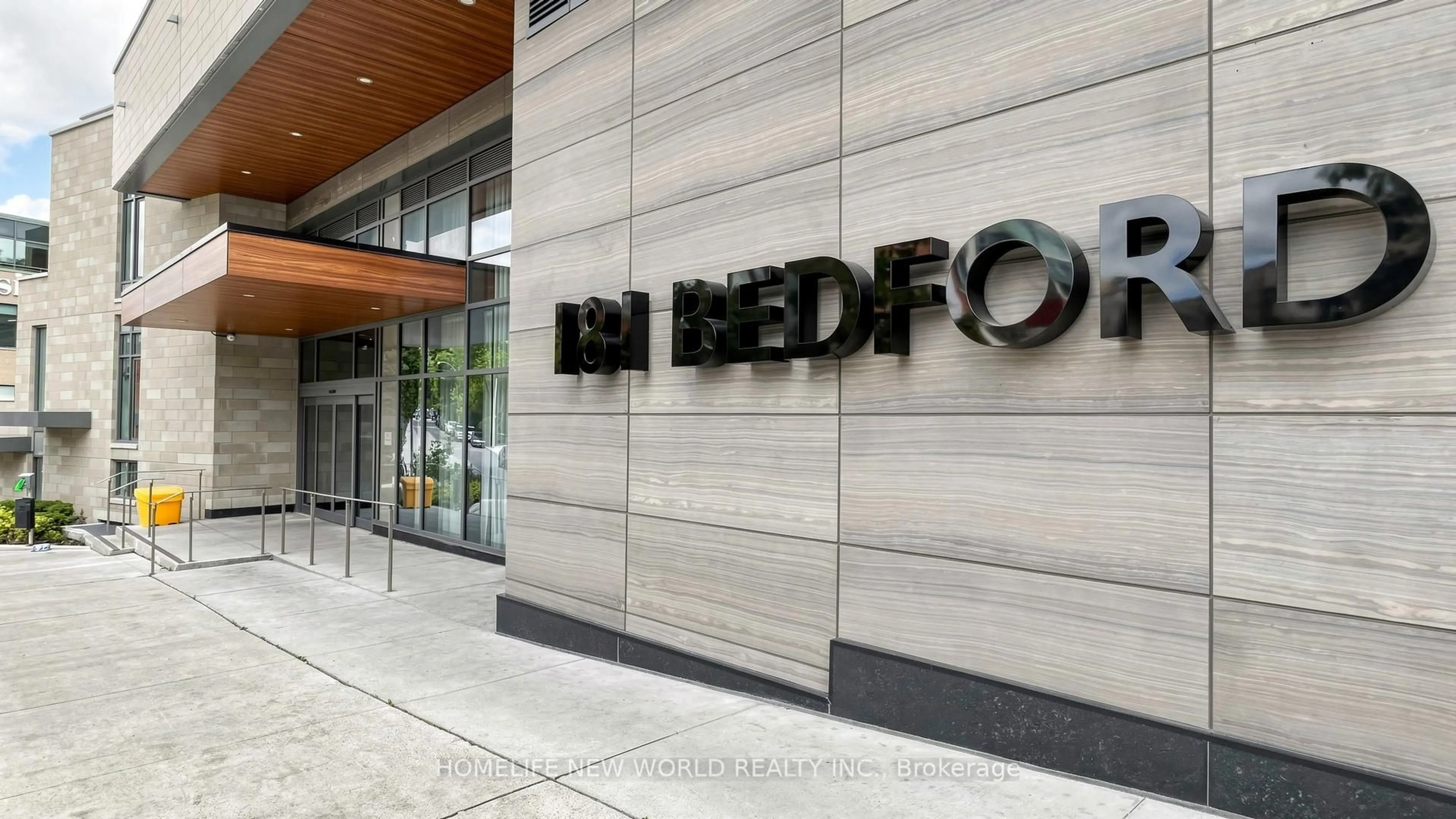 Indoor foyer for 181 Bedford Rd #802, Toronto Ontario M5R 0C2