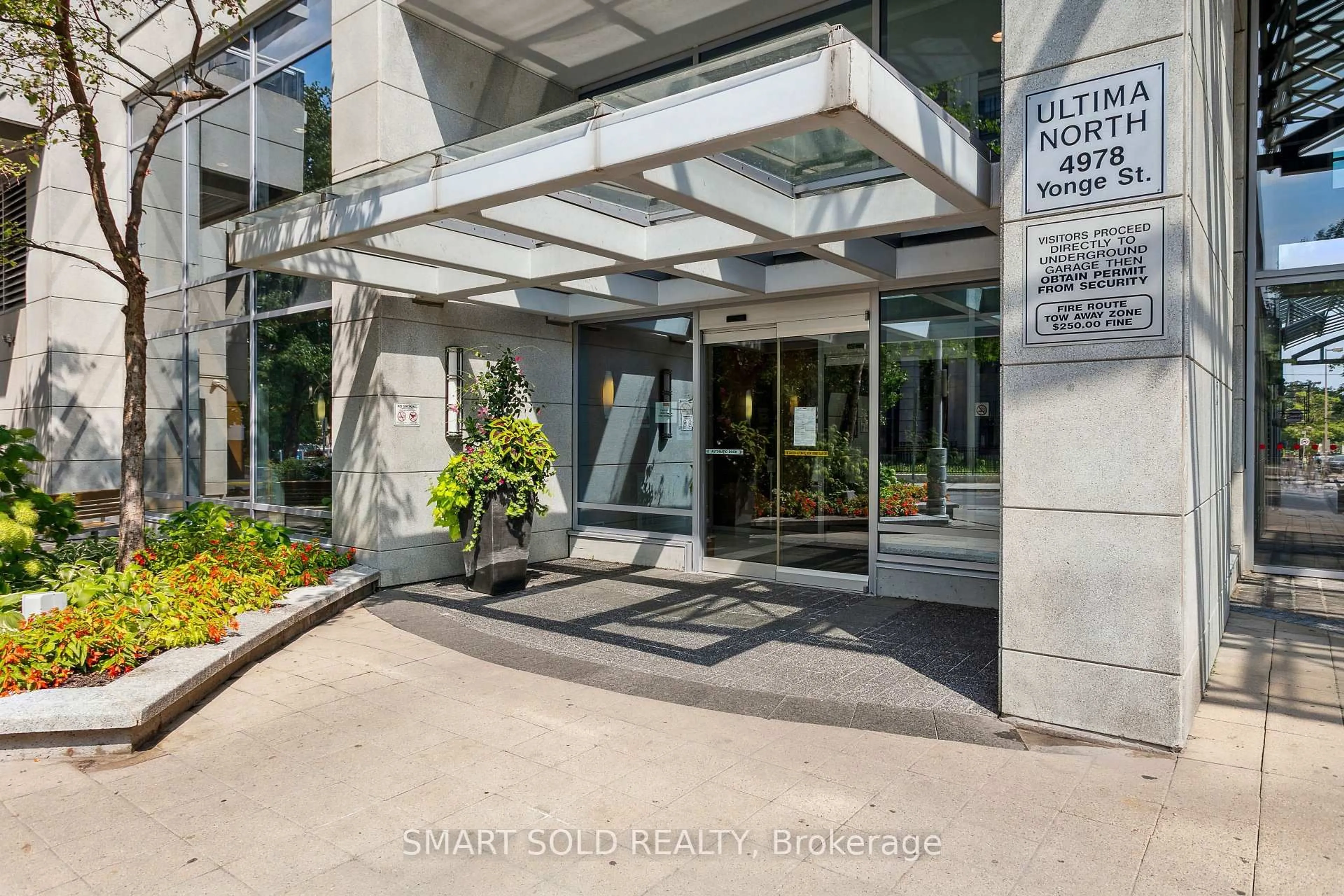 Indoor foyer for 4978 Yonge St #3711, Toronto Ontario M2N 7G8