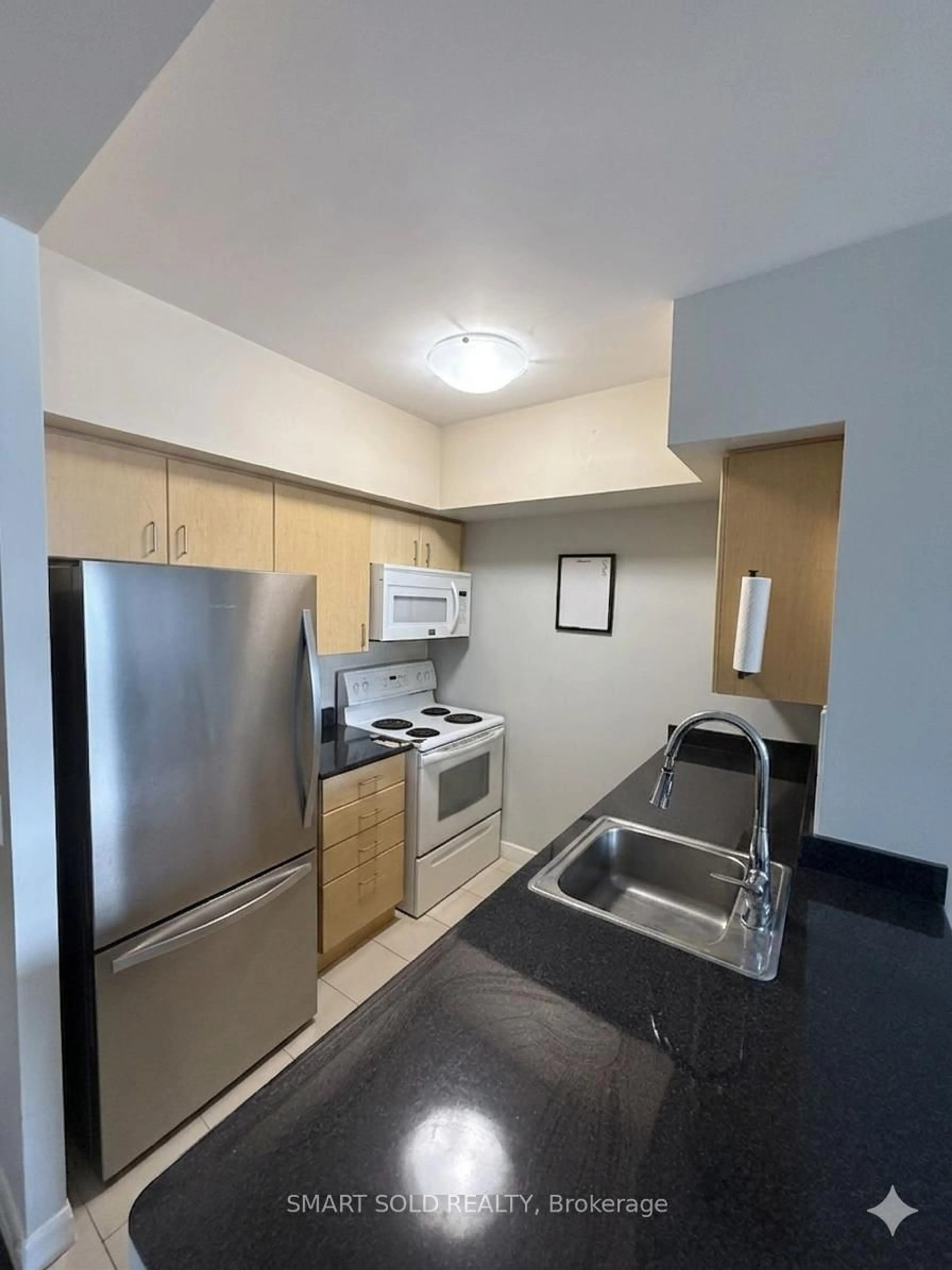 Standard kitchen, unknown for 4978 Yonge St #3711, Toronto Ontario M2N 7G8