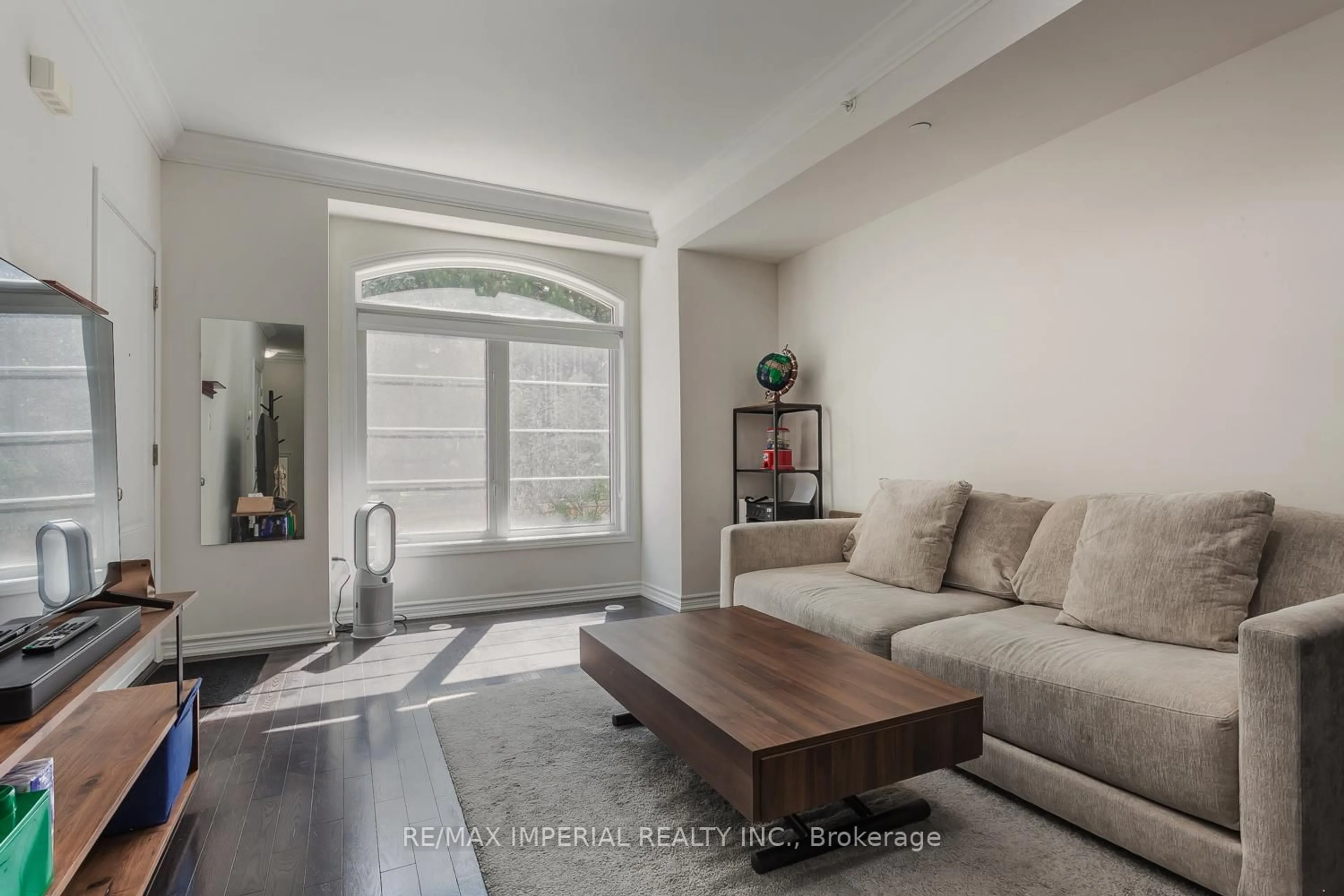 Living room with furniture, unknown for 39 Drewry Ave #22, Toronto Ontario M2M 0B4