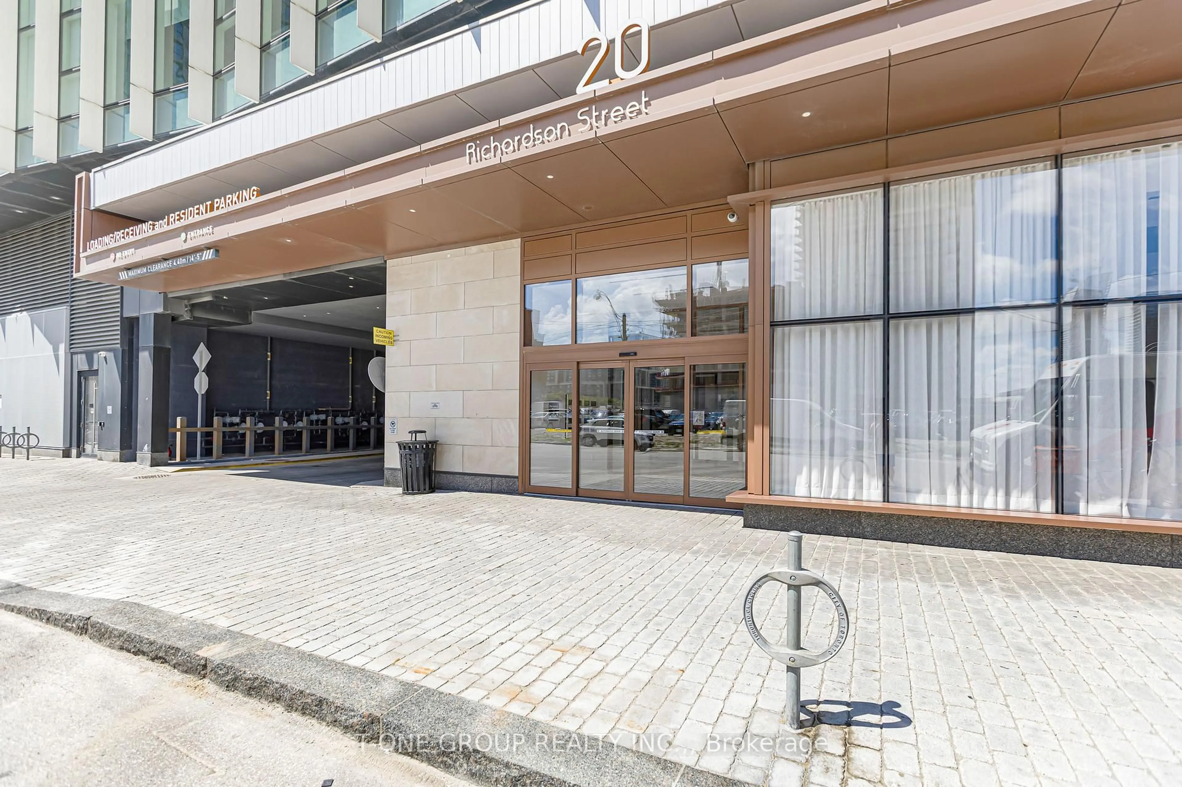 Indoor foyer for 20 Richardson St #1709, Toronto Ontario M5A 0S6