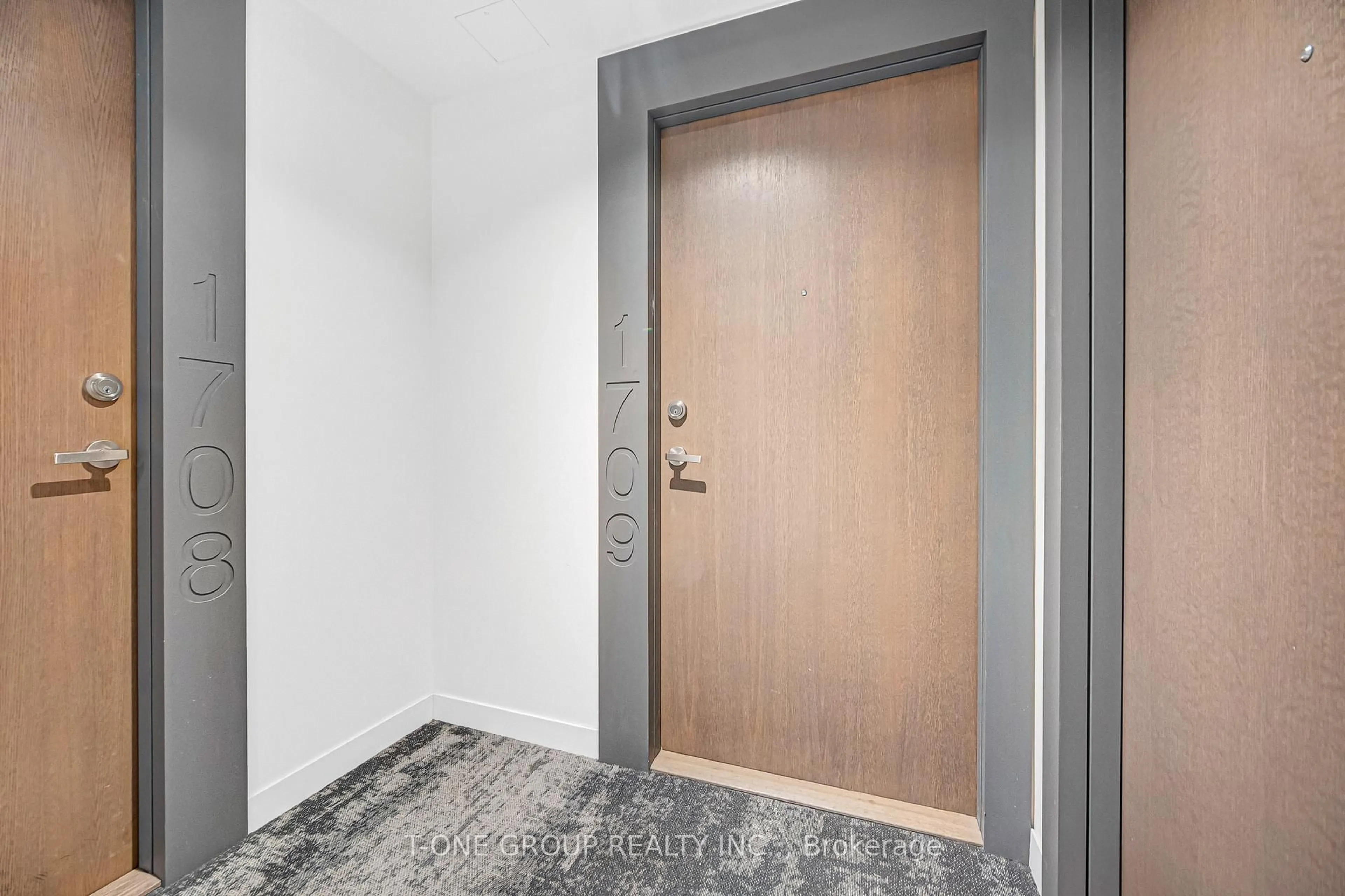 Indoor entryway for 20 Richardson St #1709, Toronto Ontario M5A 0S6