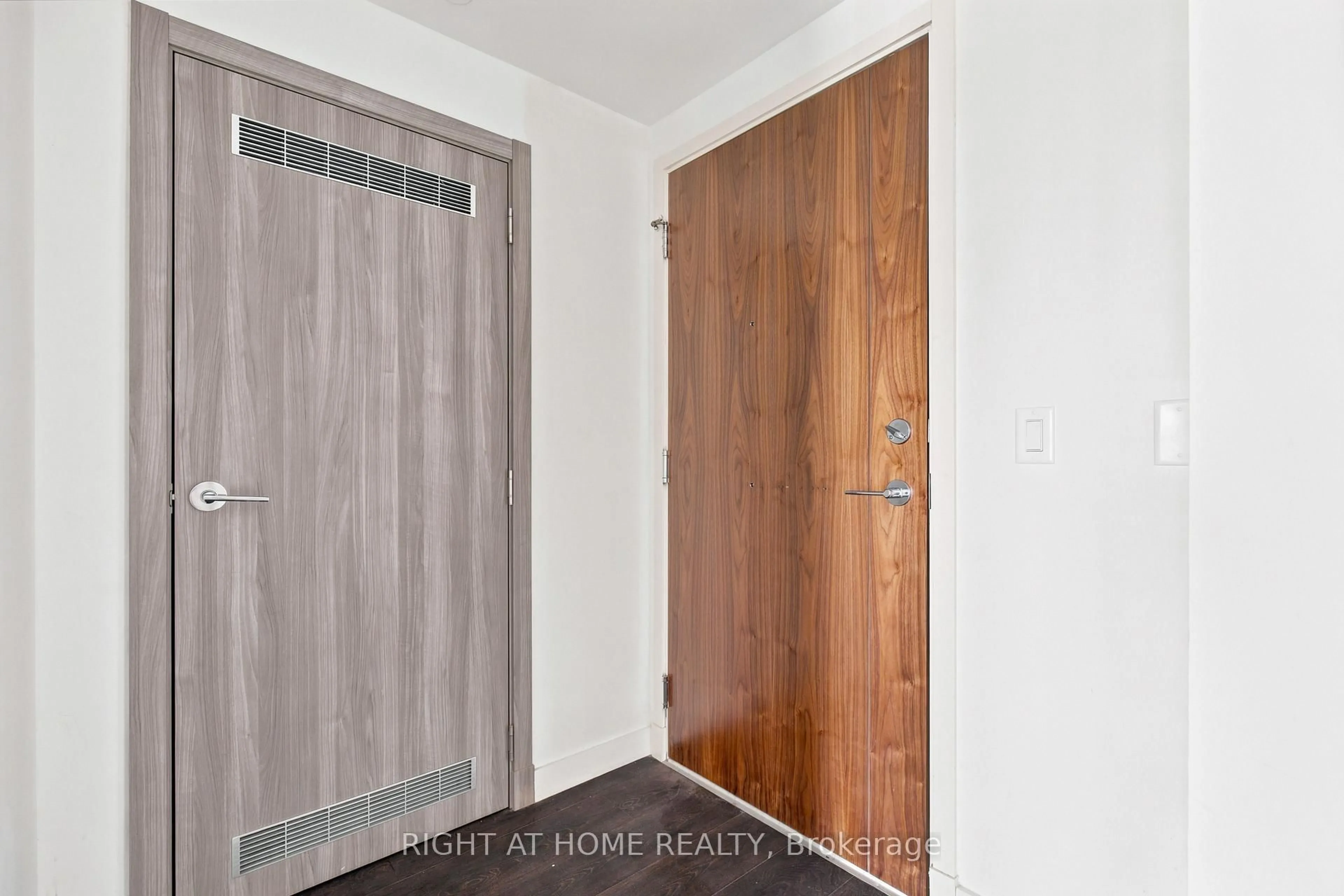 Indoor entryway for 25 McMahon Dr #2107, Toronto Ontario M2K 0J1