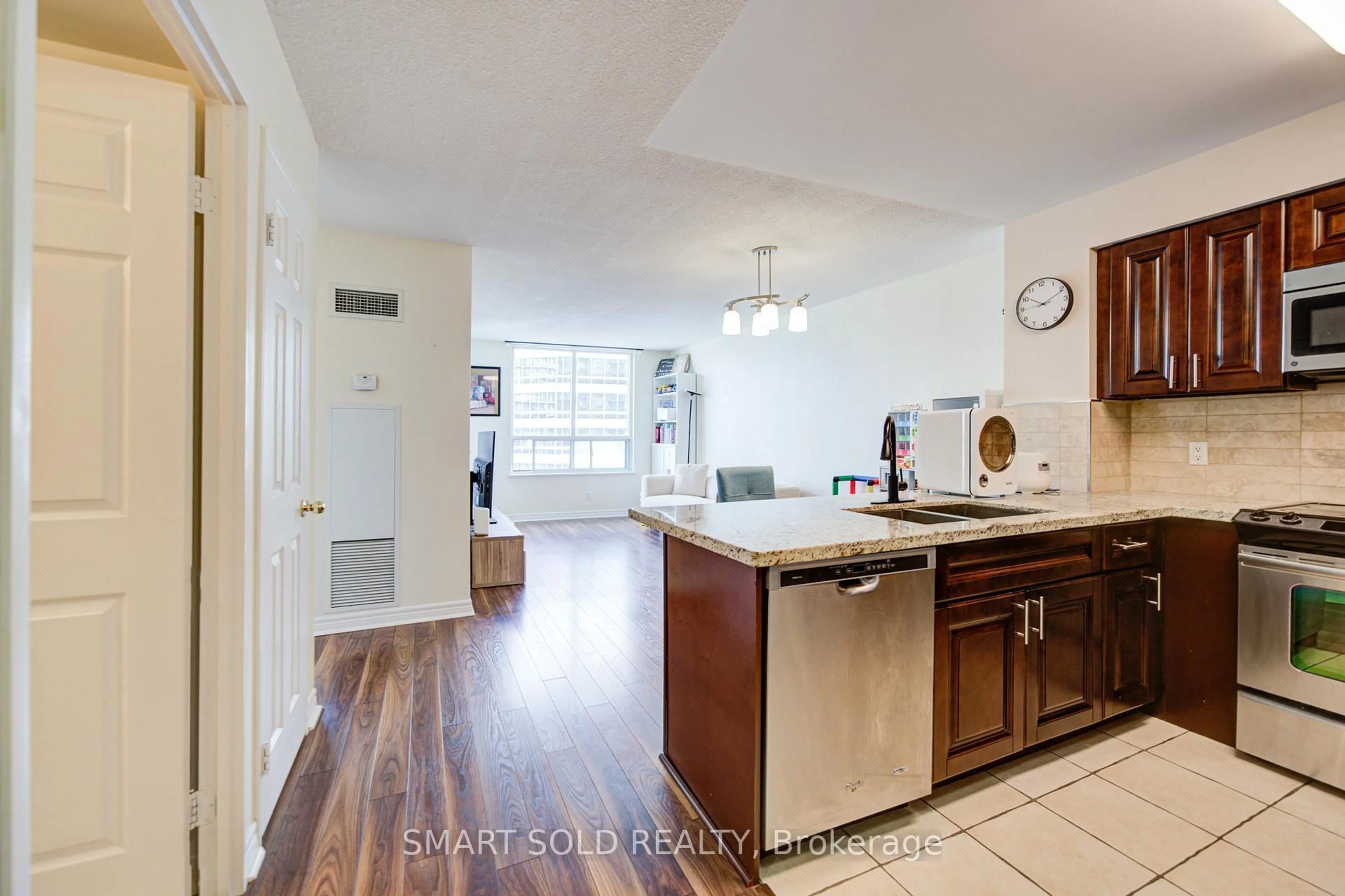 Open concept kitchen, unknown for 18 Parkview Ave #1512, Toronto Ontario M2N 7H7