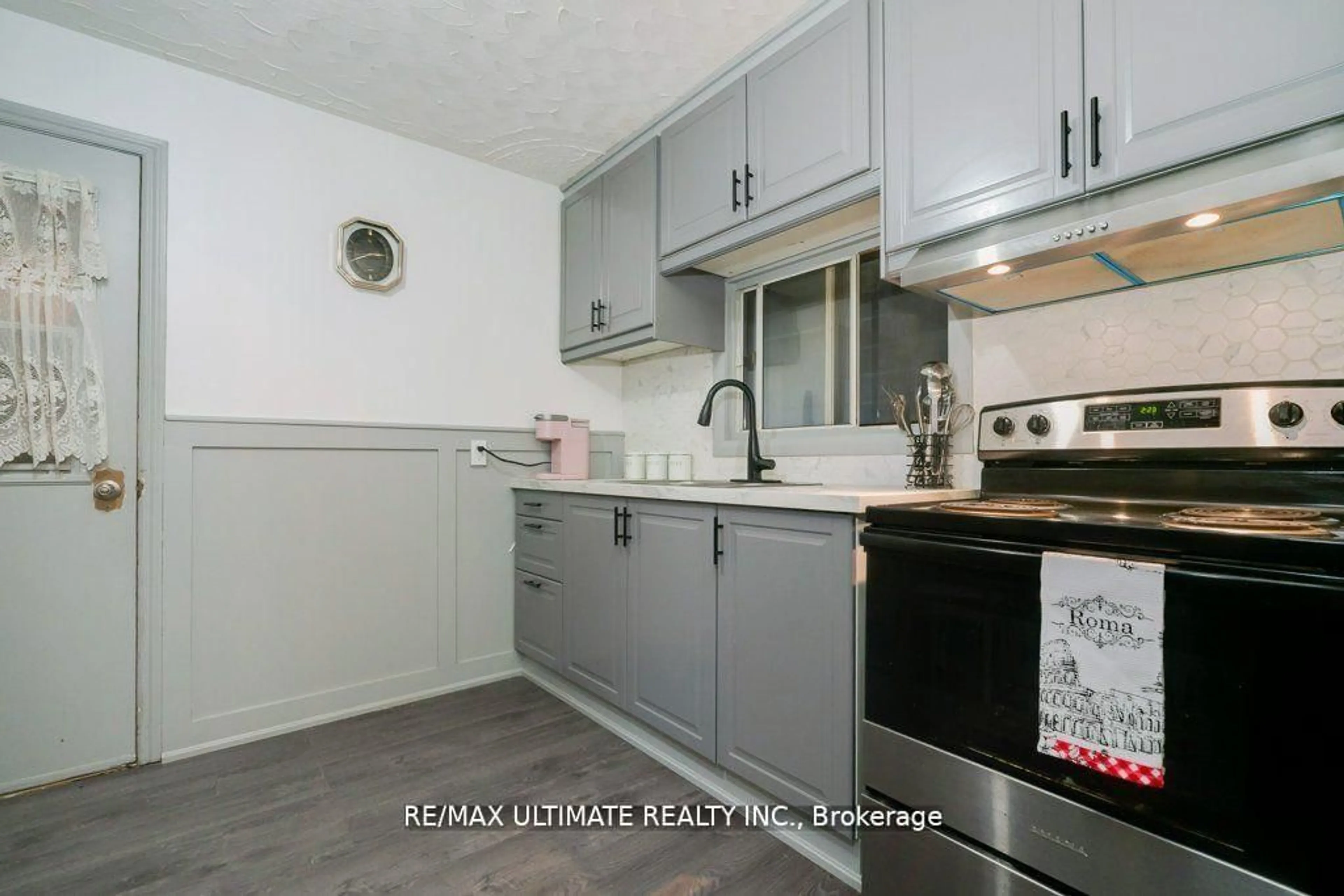 Standard kitchen, unknown for 34 Hickson St, Toronto Ontario M6K 1T3