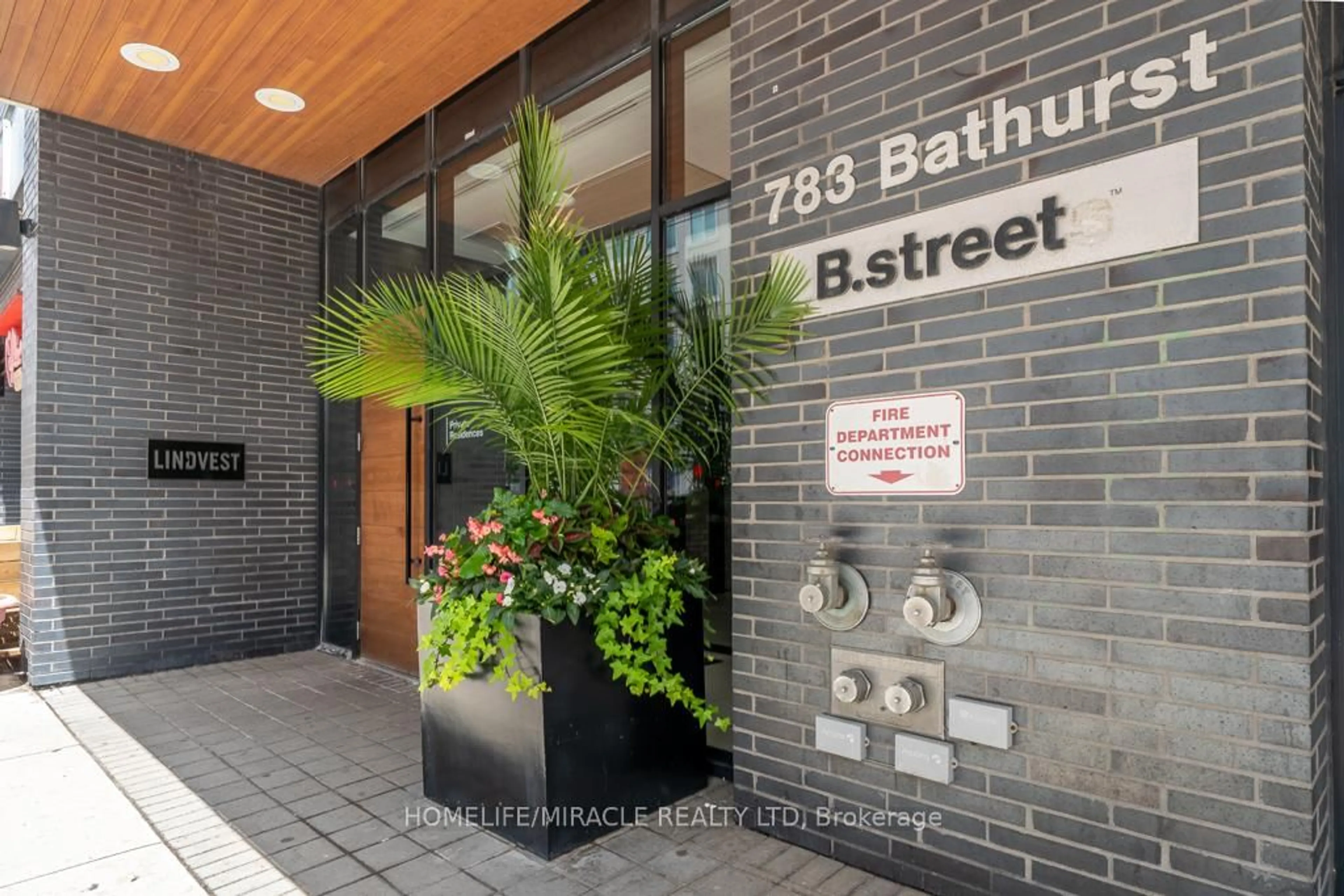 Unknown for 783 Bathurst St #206, Toronto Ontario M5S 0A8