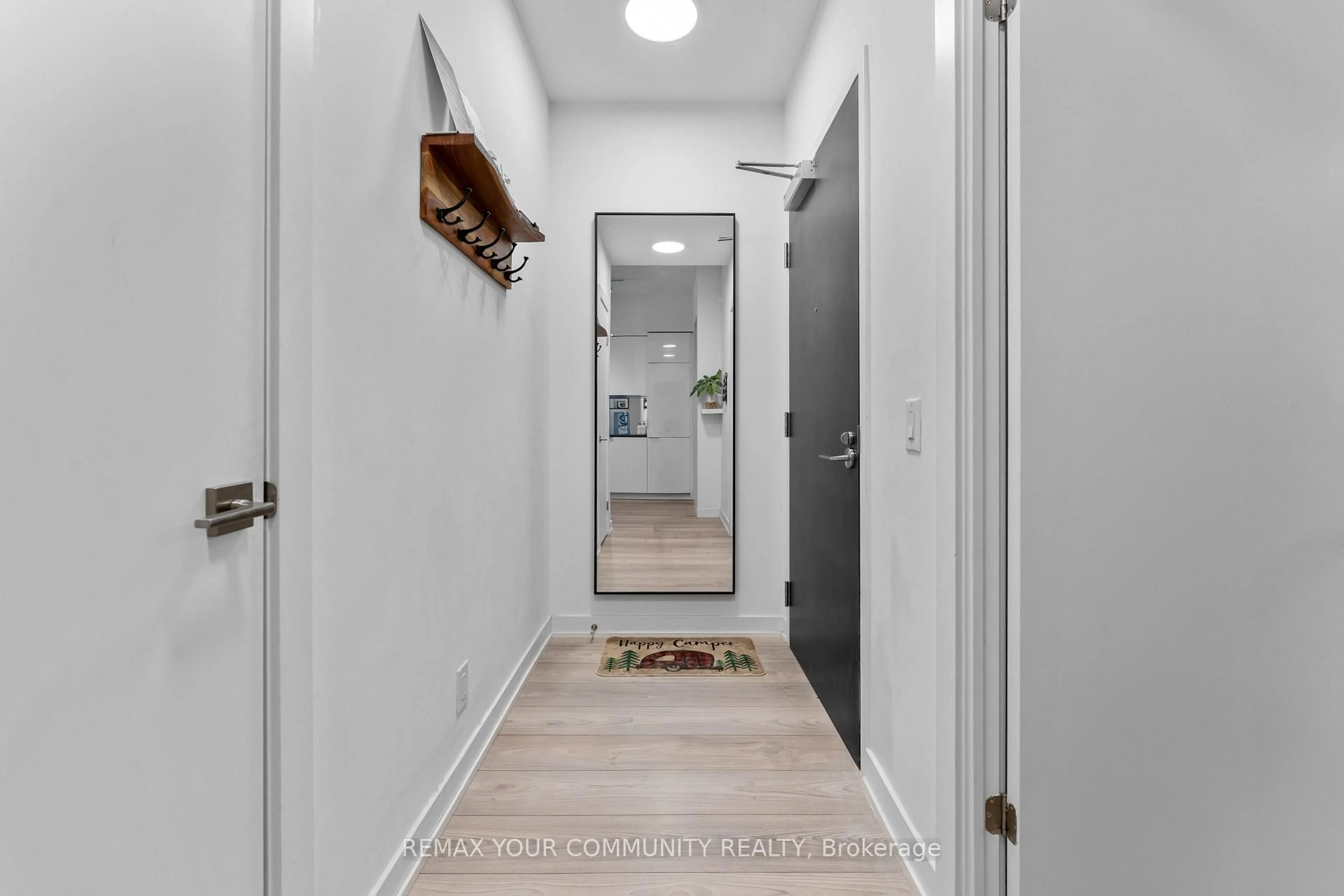 Indoor entryway for 609 Avenue Rd #201, Toronto Ontario M4V 0B1