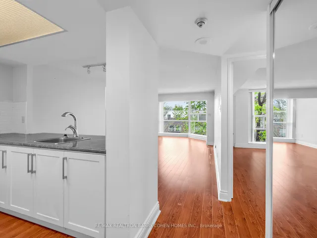 725 King St #303, Toronto 5