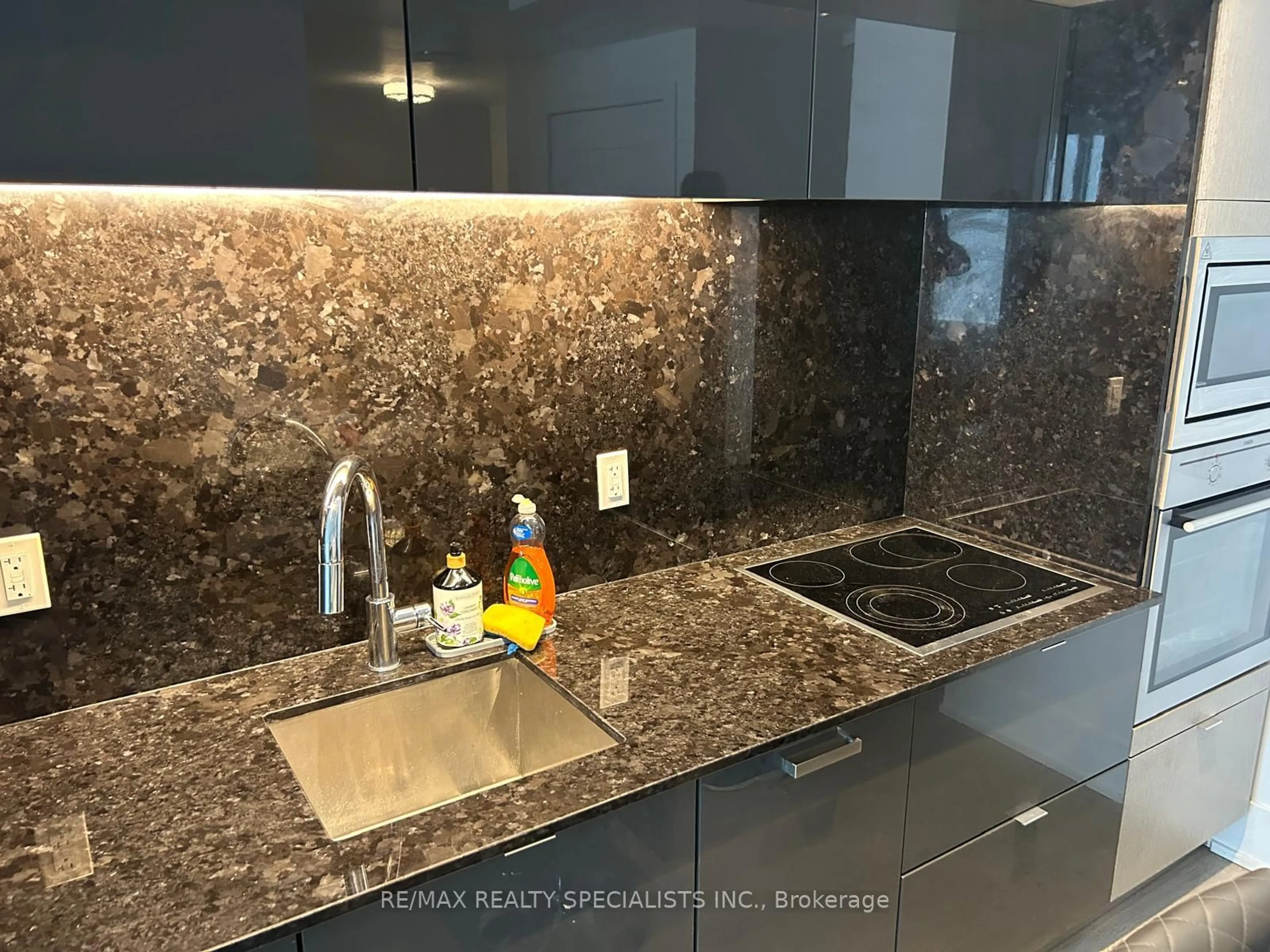 Contemporary kitchen, ceramic/tile floor for 10 York St #6001, Toronto Ontario M5J 0E1