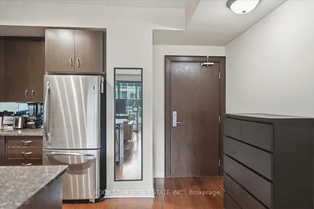 438 King St #720, Toronto 3