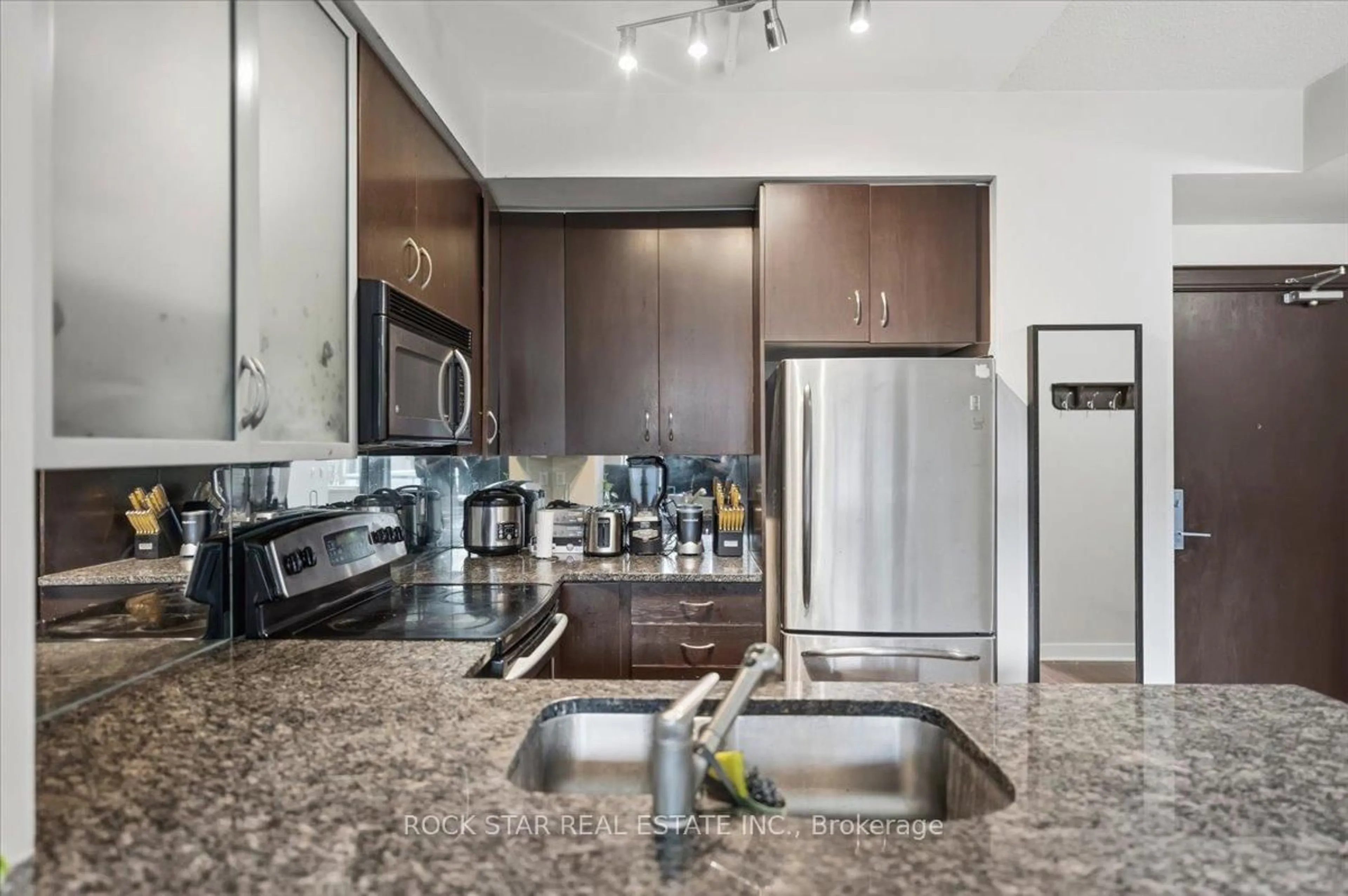 Unknown for 438 King St #720, Toronto Ontario M5V 3T9