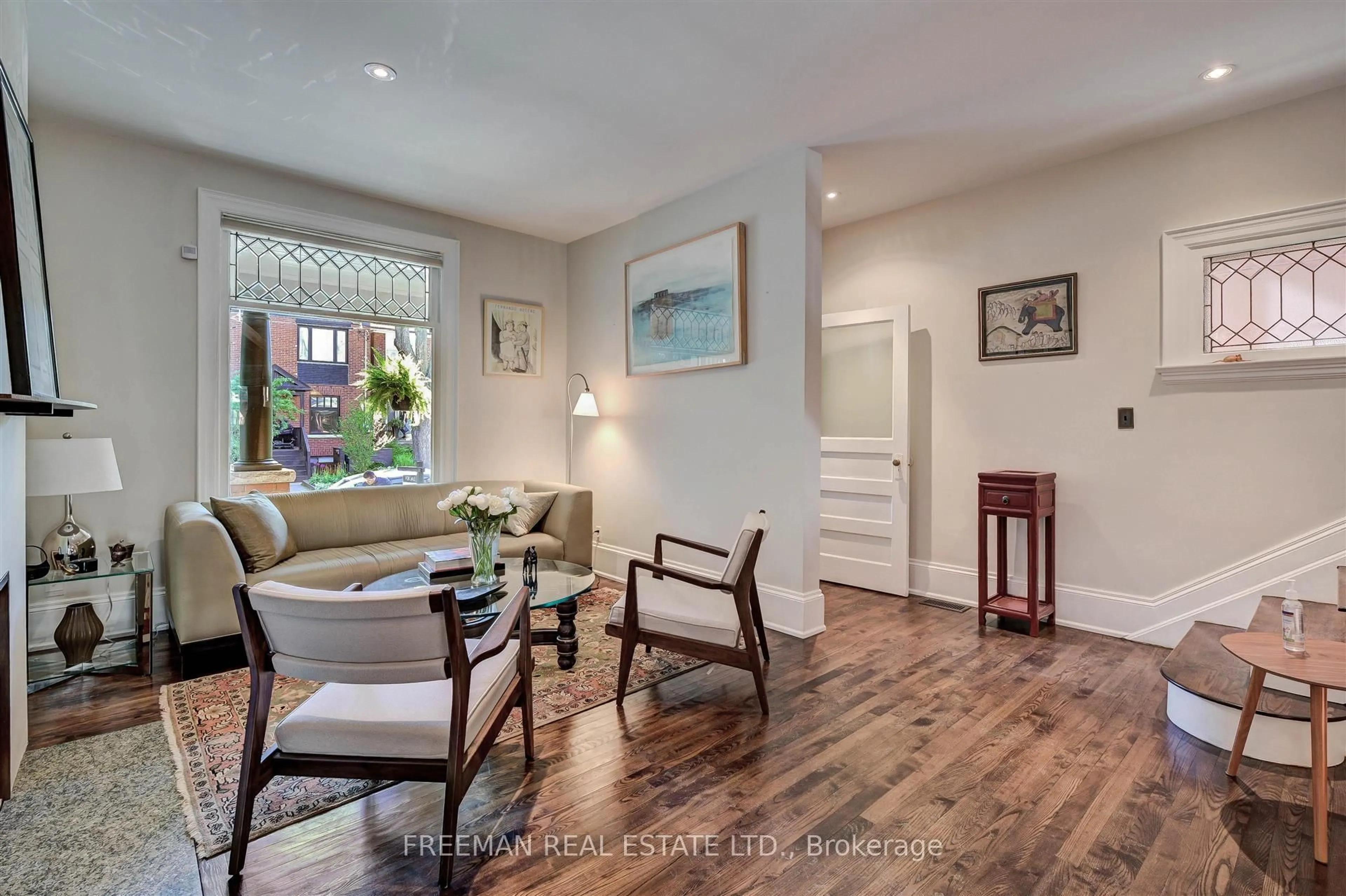 Unknown for 579 Palmerston Ave, Toronto Ontario M6G 2P6