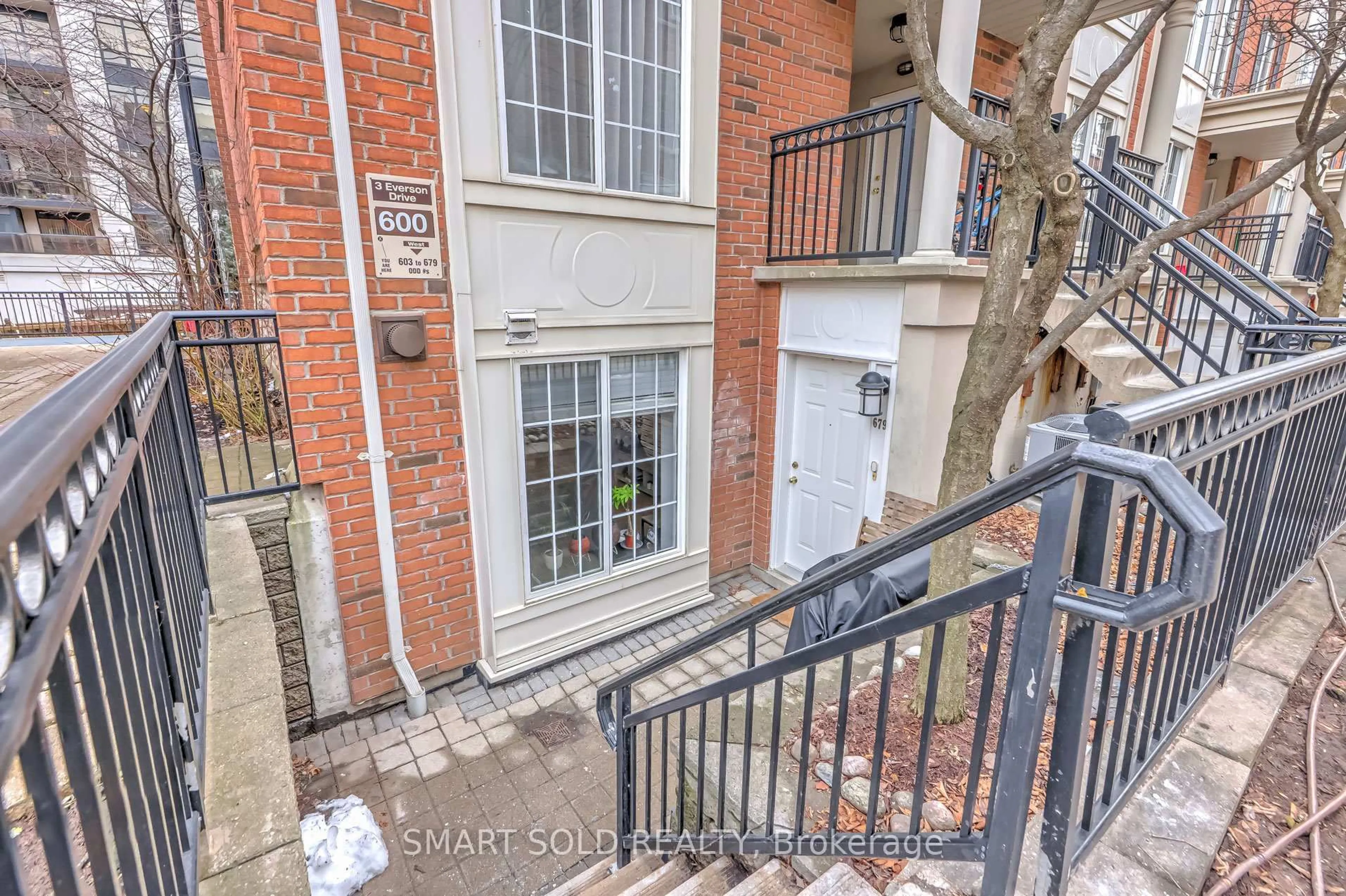 A pic from outside/outdoor area/front of a property/back of a property/a pic from drone, street for 3 Everson Dr #679, Toronto Ontario M2N 7C2
